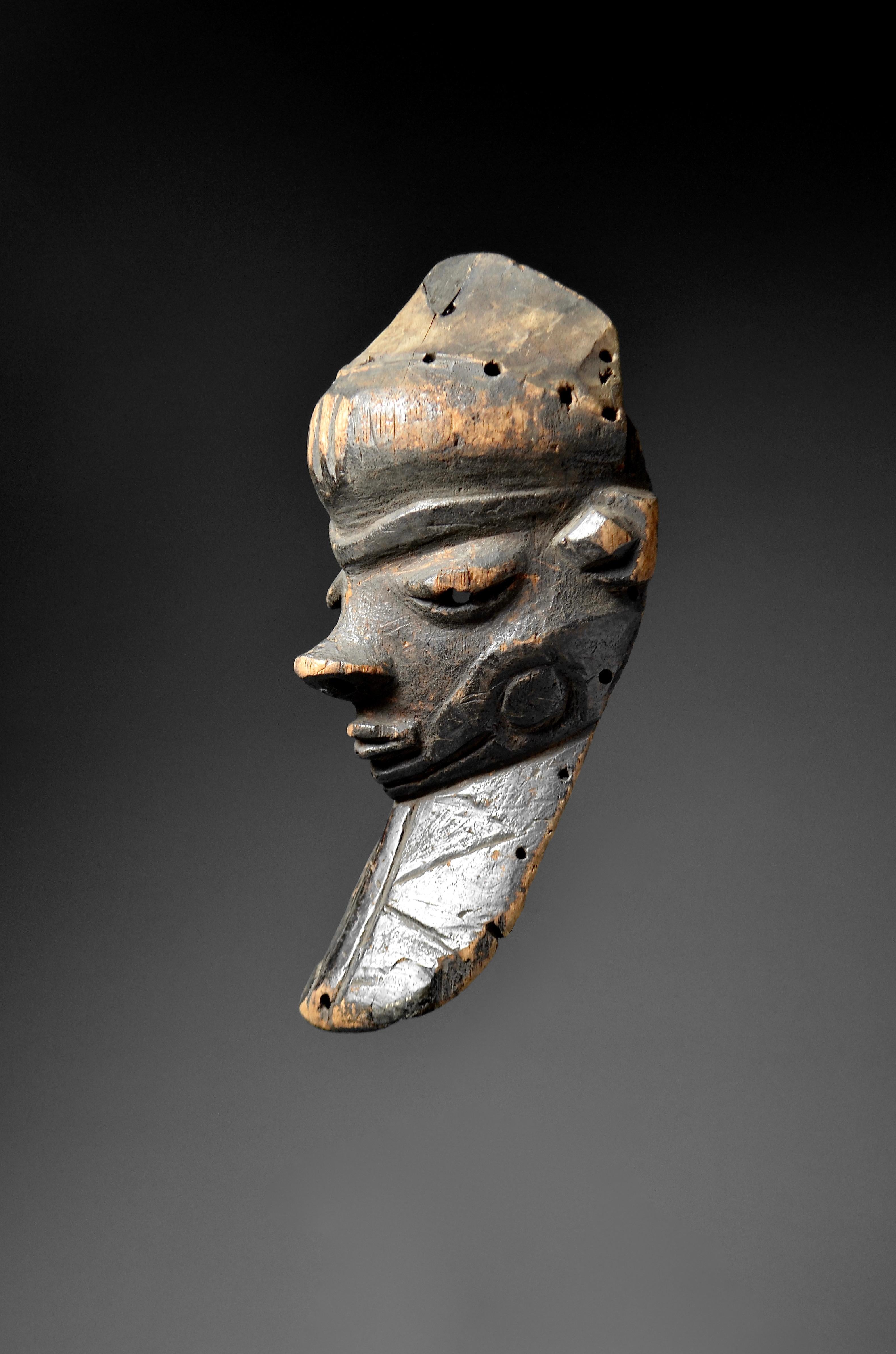 20th Century Pende mask  For Sale