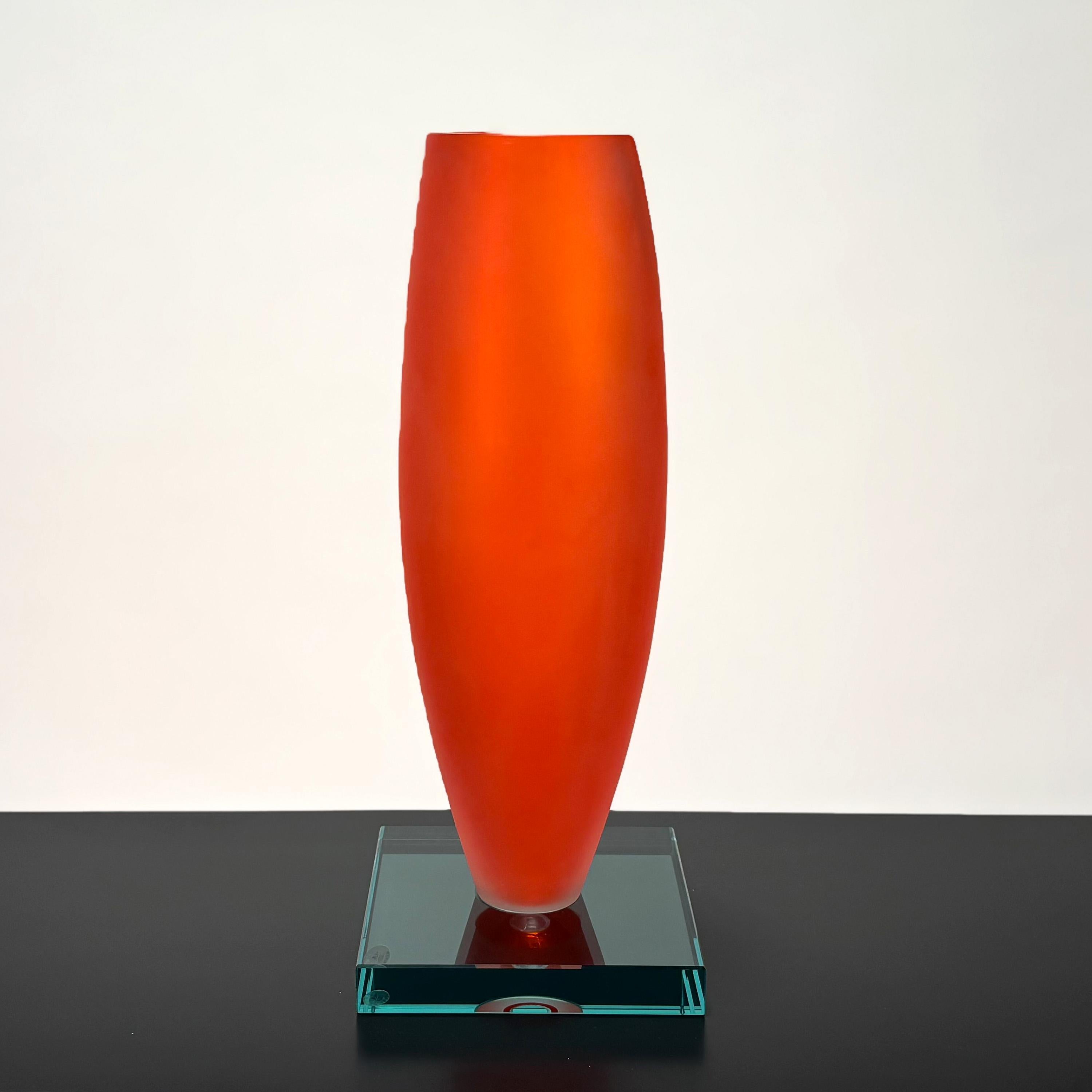 Vaso Pende di David Palterer
1997
Zanotta Edizioni
Firmato

Vetro di Murano soffiato e satinato a mano.