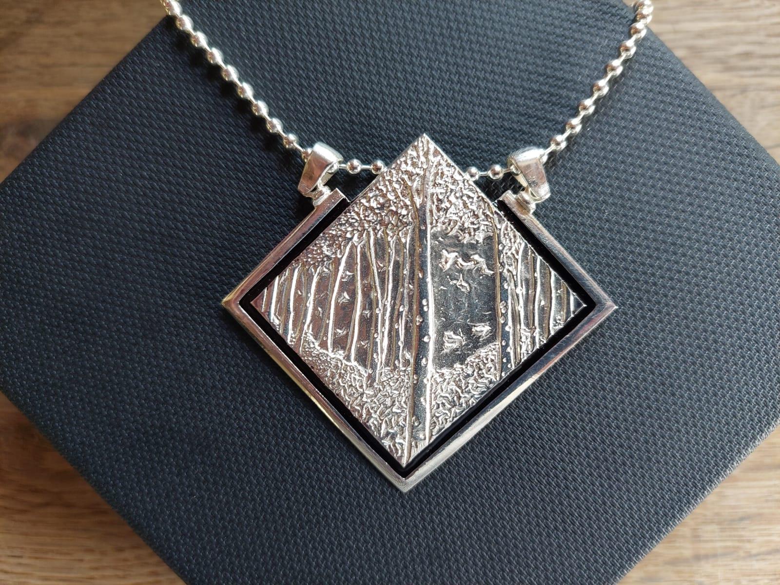 Ciondolo, Into the Woods, Argento 925, Regalo di lusso, Fatto a mano, Italia in vendita 1