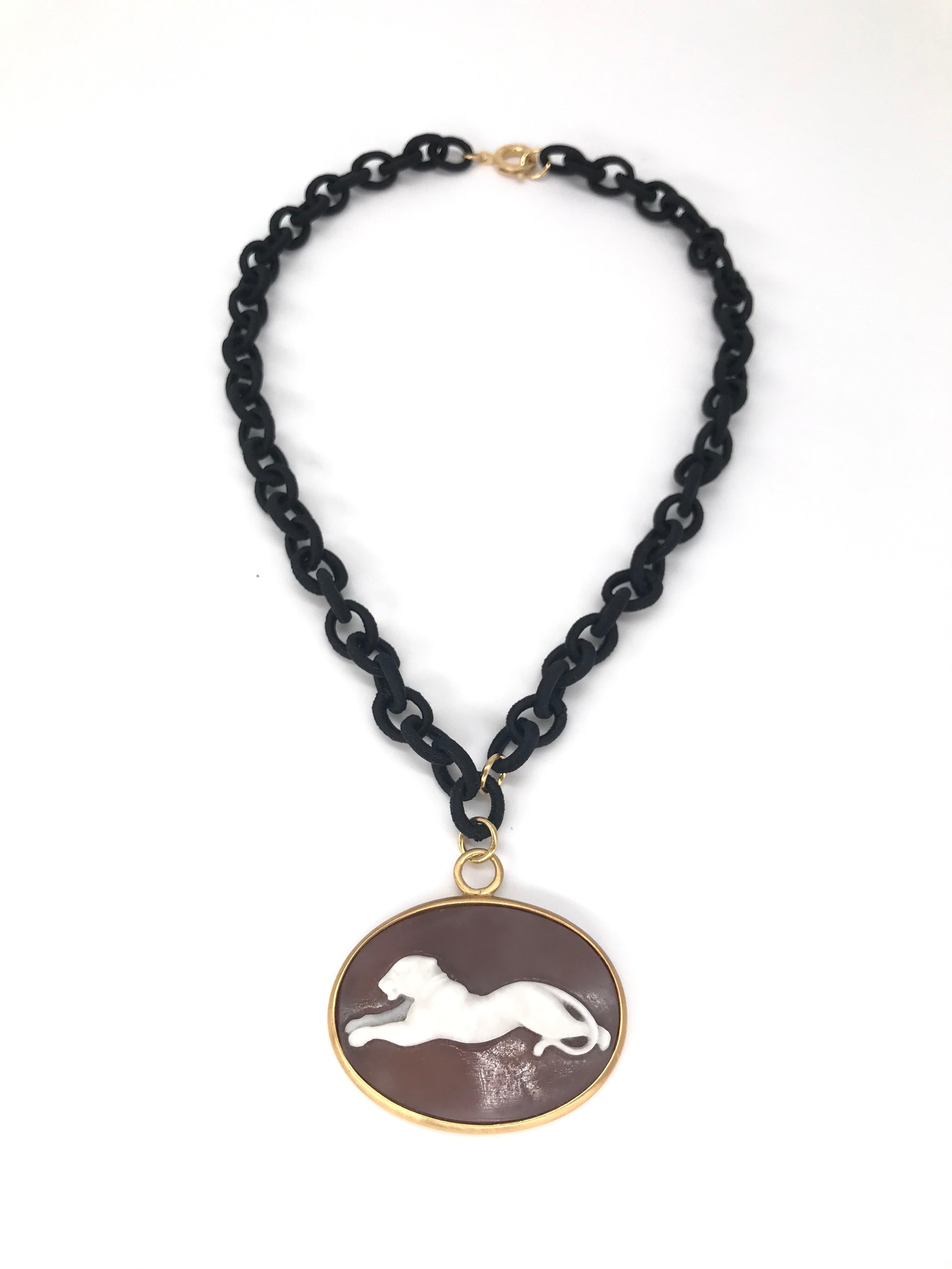 A treasure trove of elegance and sophistication with our striking Cameo Panther Pendant Oval Necklace in Yellow Gold and Black Satin. Inspired by the majestic grace of the panther, this exquisite jewel embodies the perfect harmony between timeless