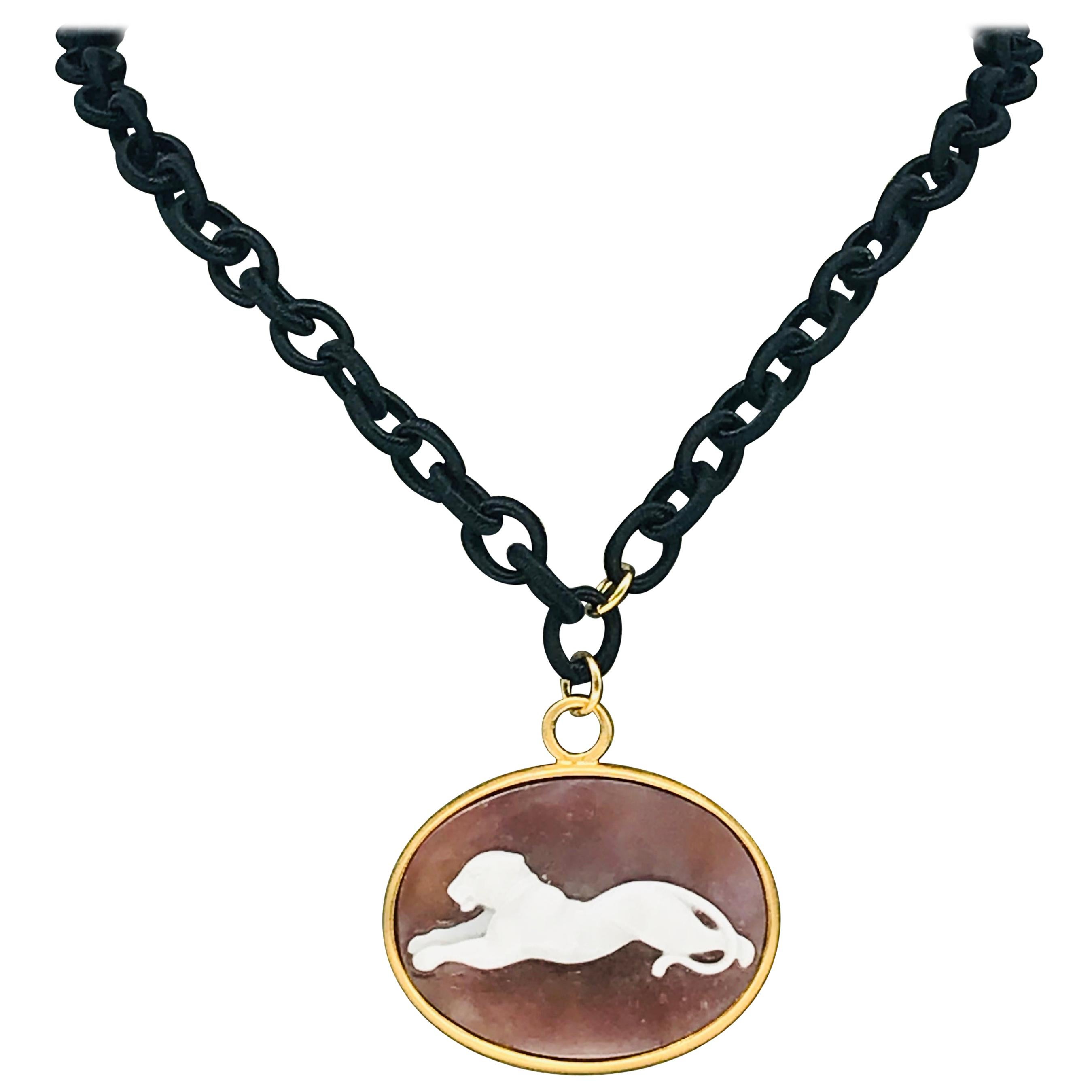 Pendent Panther Caméo Oval Necklace with Yellow Gold and Black Satin