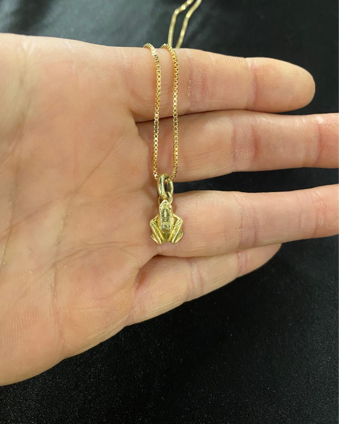 Artist Animalier Pendant in 18kt Gold Sacred Animal 