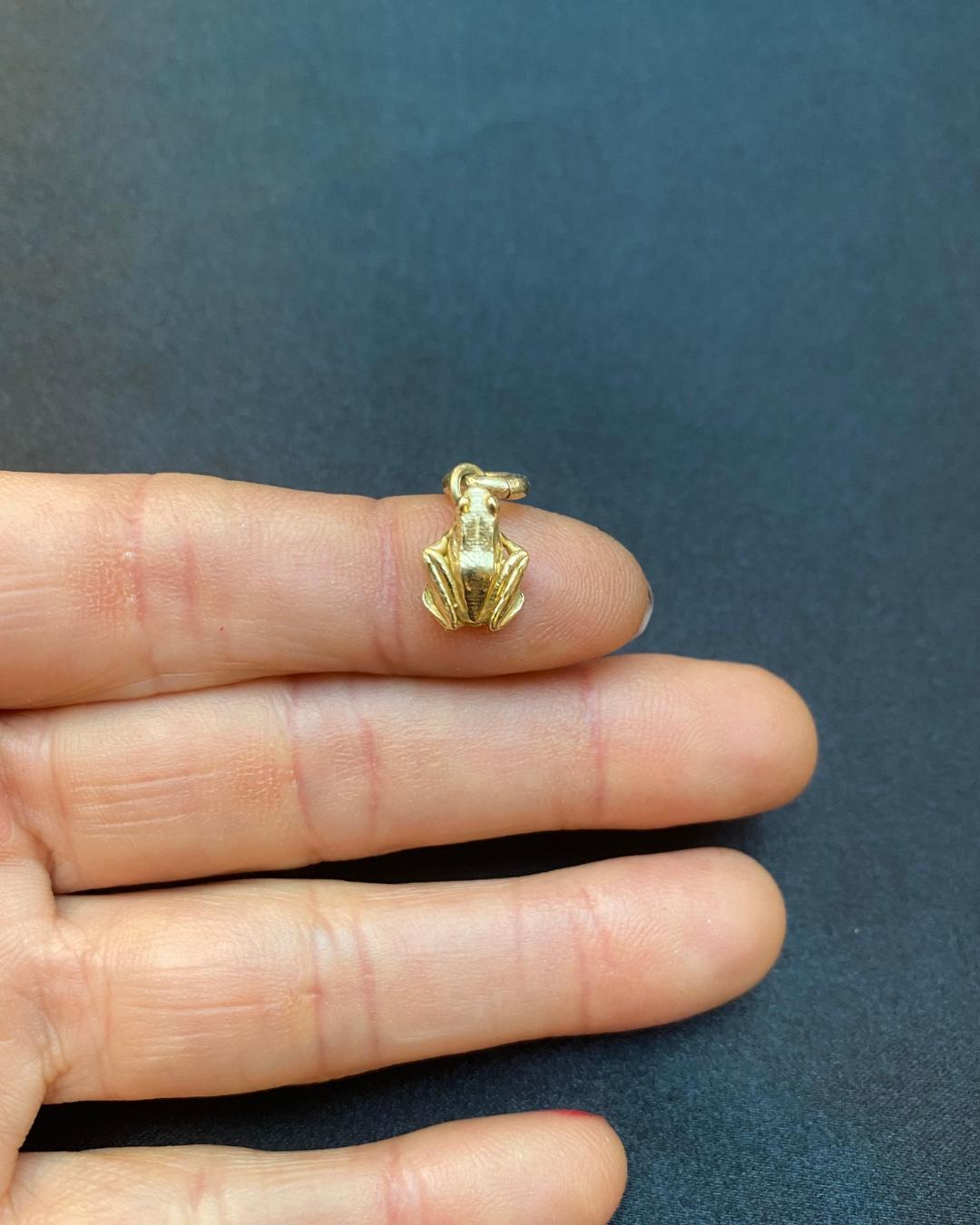 Animalier Pendant in 18kt Gold Sacred Animal 