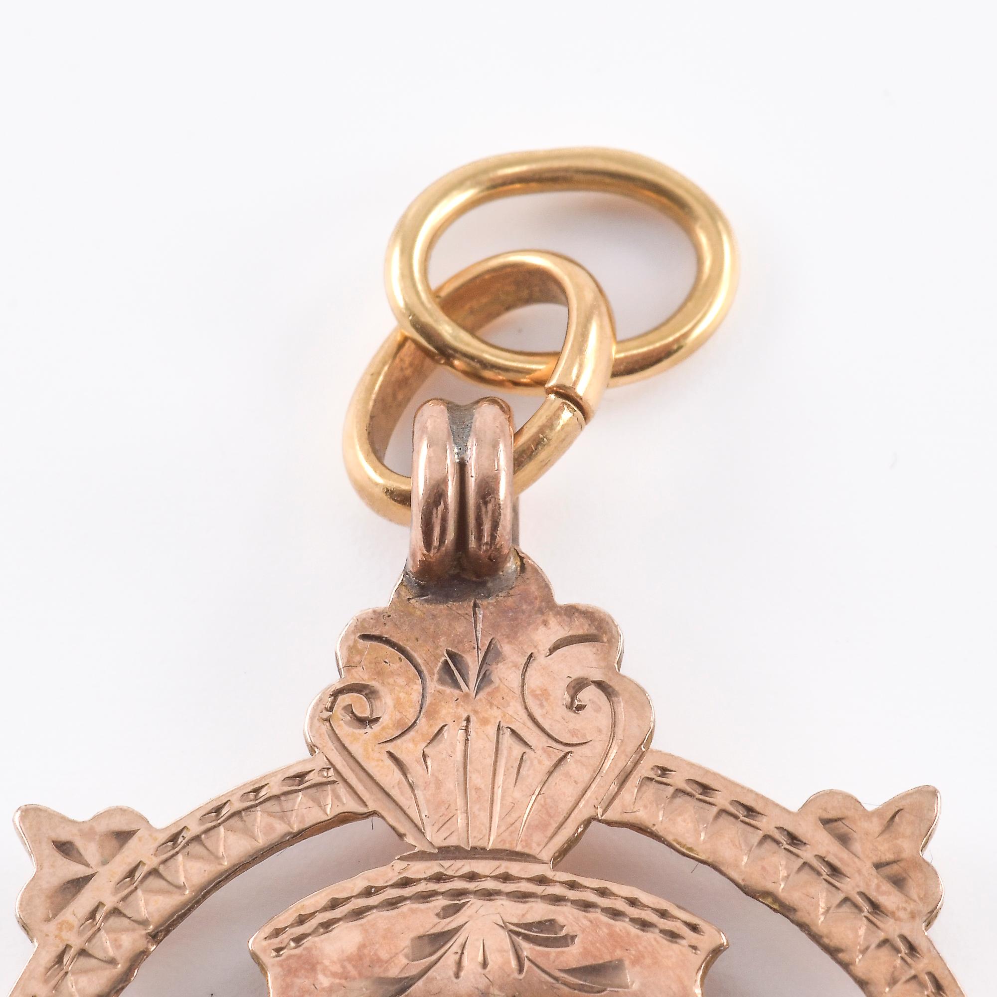 Pendentif en or rose avec armoiries en vente 6