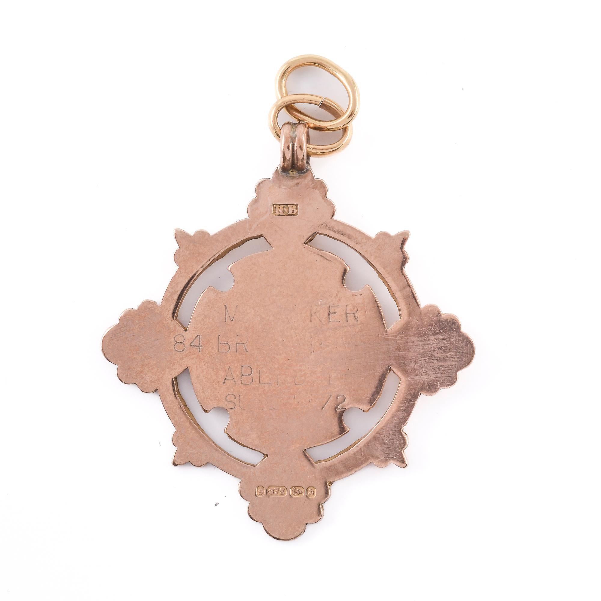 Pendentif en or rose avec armoiries en vente 1
