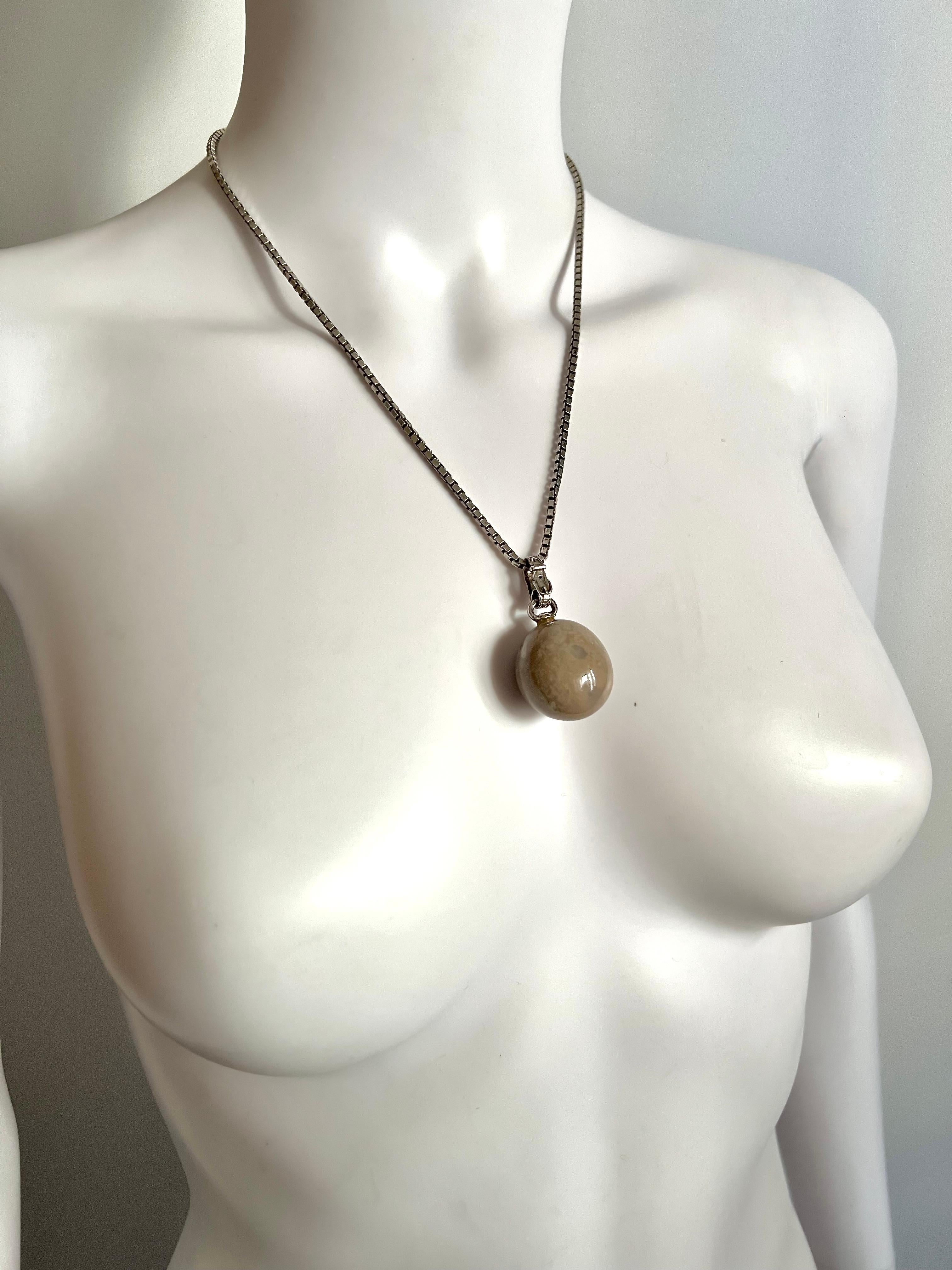 Hermès Vintage Selection by Corrado Luxury - Gray-brown Galet hardstone necklace pendant with silver strap attachment signed Hermès Paris. The pendant is sold complete with original Hermès case, total height including attachment about 5 cm. For