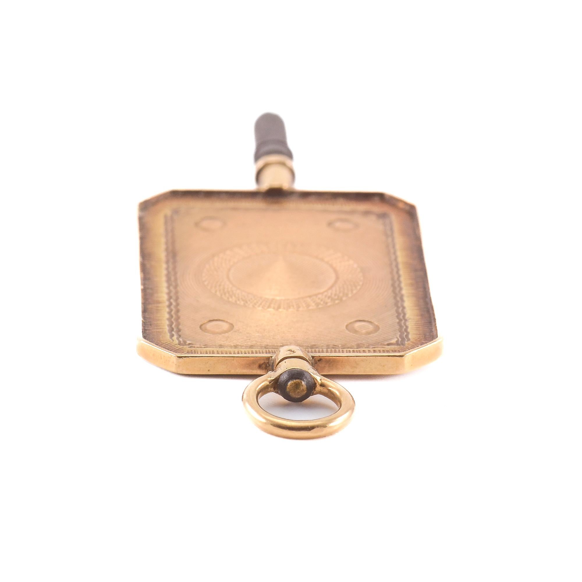 Pendente in oro con chiave da orologio in vendita 9