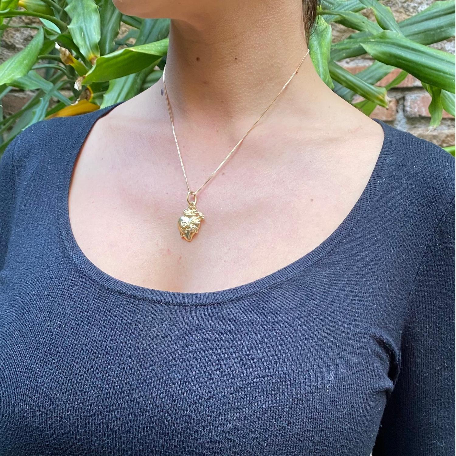 Women's or Men's 18kt Gold Sacred Heart Pendant For Sale