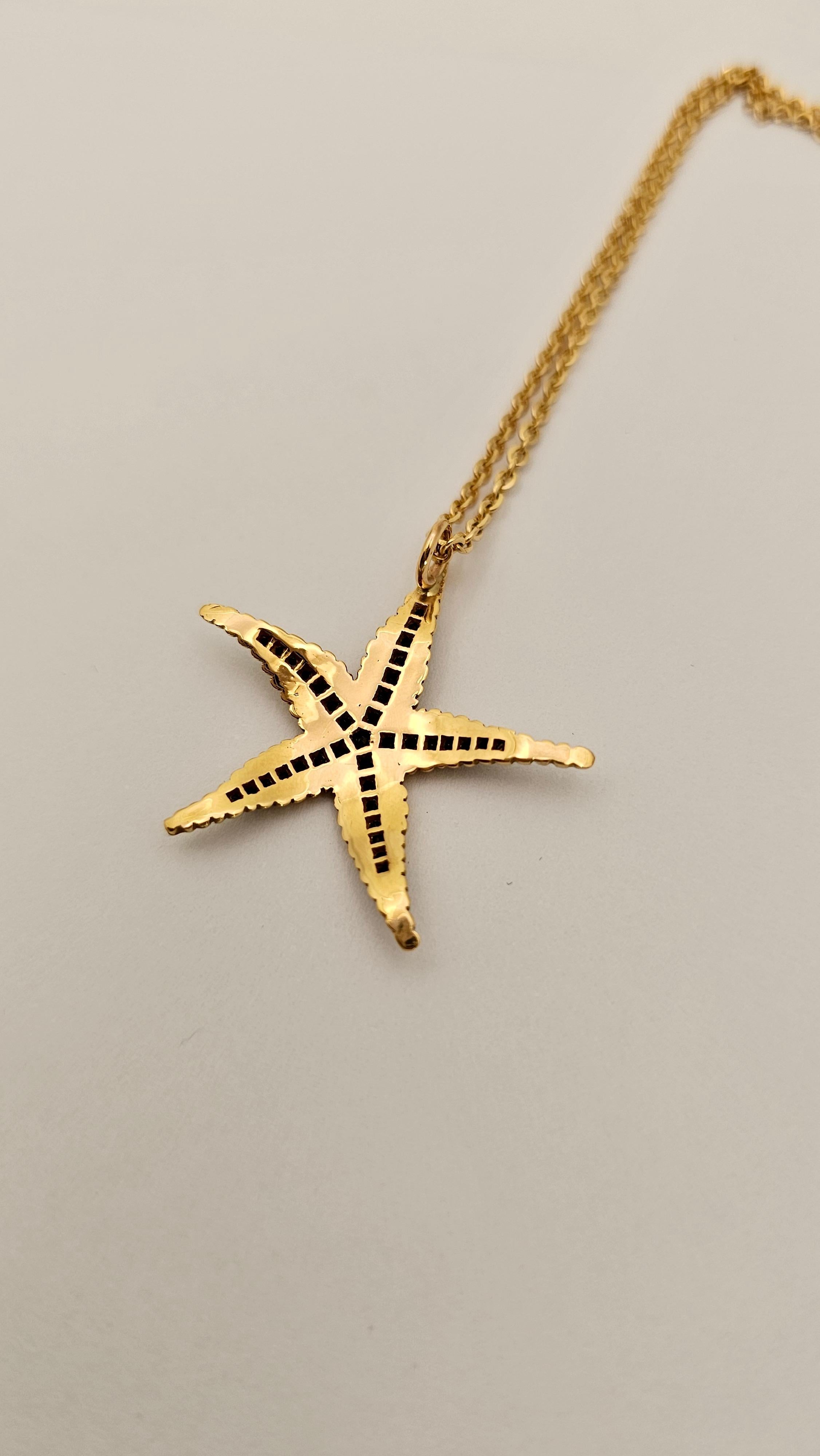 Brilliant Cut Starfish Pendant in Yellow Gold and Black Diamonds For Sale