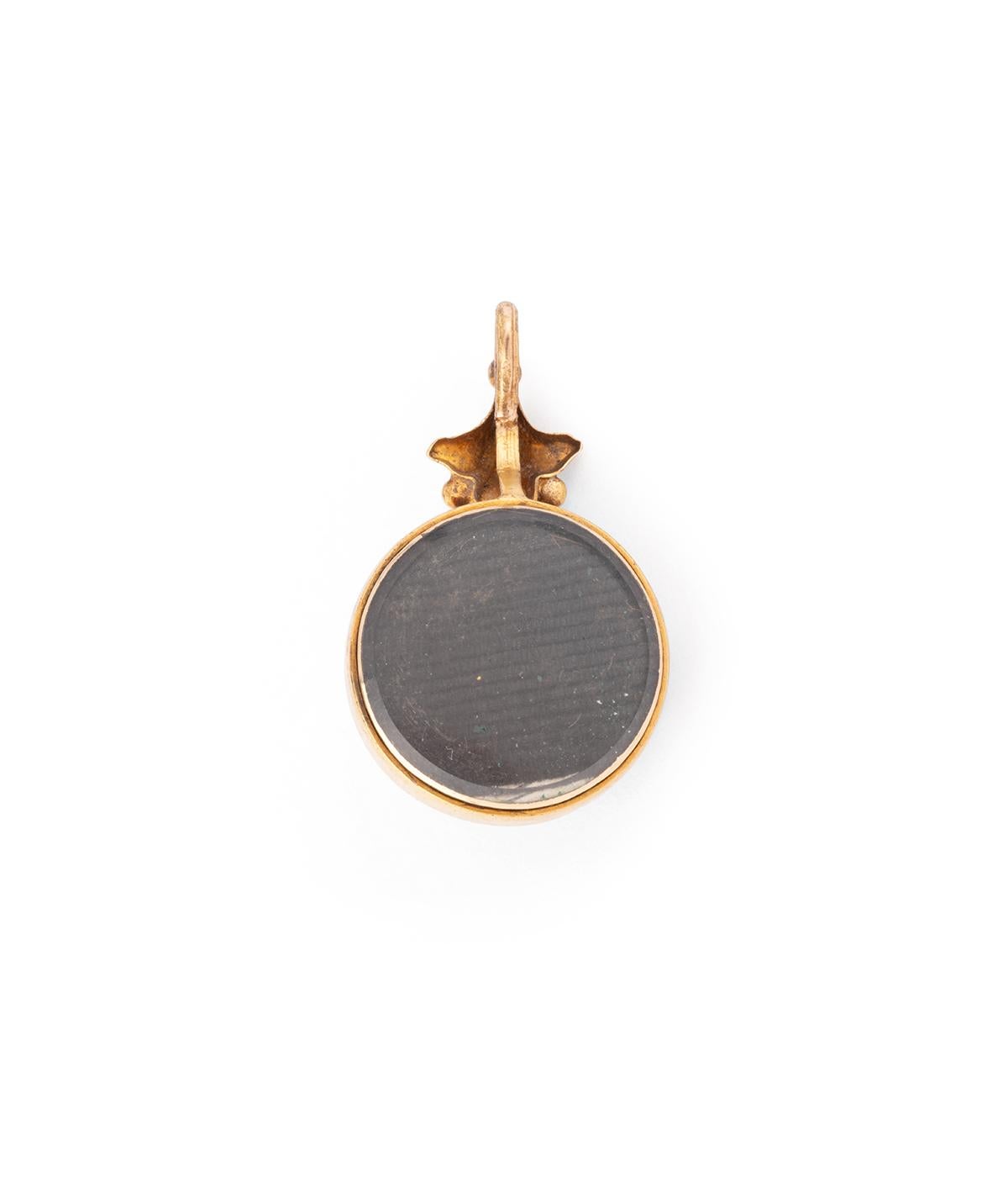Victorien Pendentif ancien avec cabochon de grenat et cheveux au dos en vente