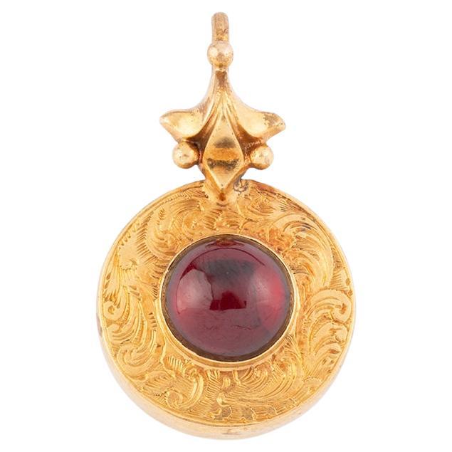 Pendentif ancien avec cabochon de grenat et cheveux au dos en vente