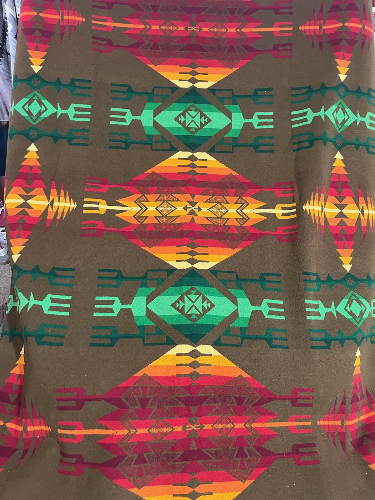 Pendleton Cayuse Wool Indian Design Blanket In Good Condition For Sale In Los Angeles, CA
