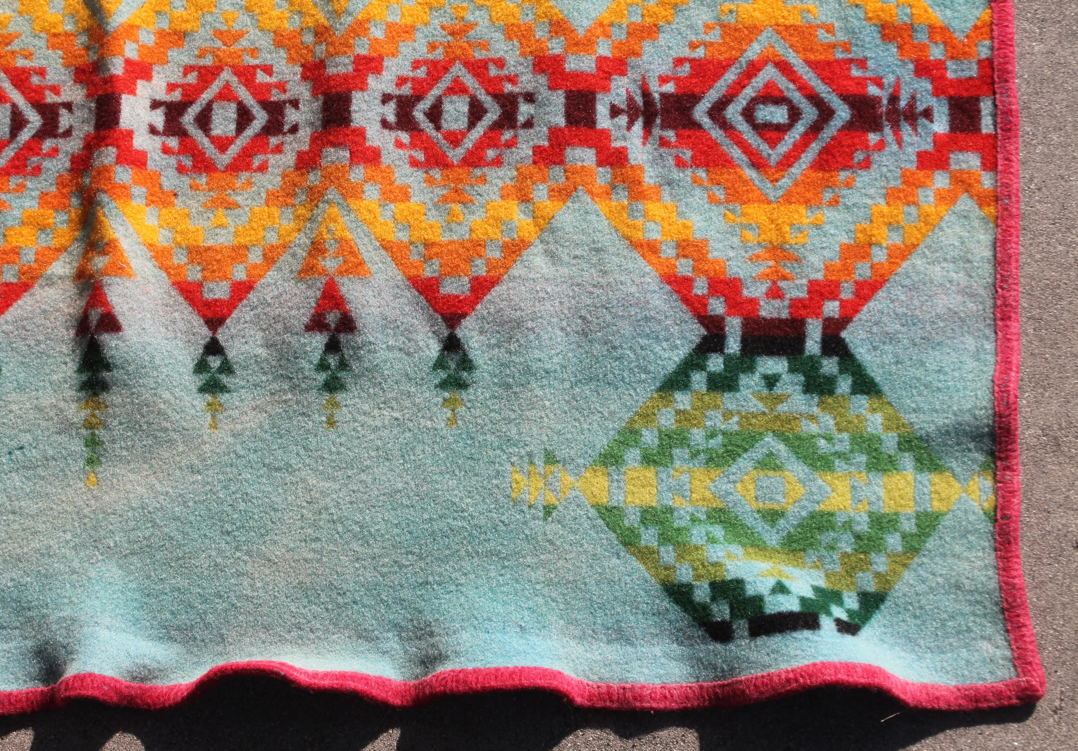 Pendleton Indian Design Camp Blanket In Fair Condition In Los Angeles, CA