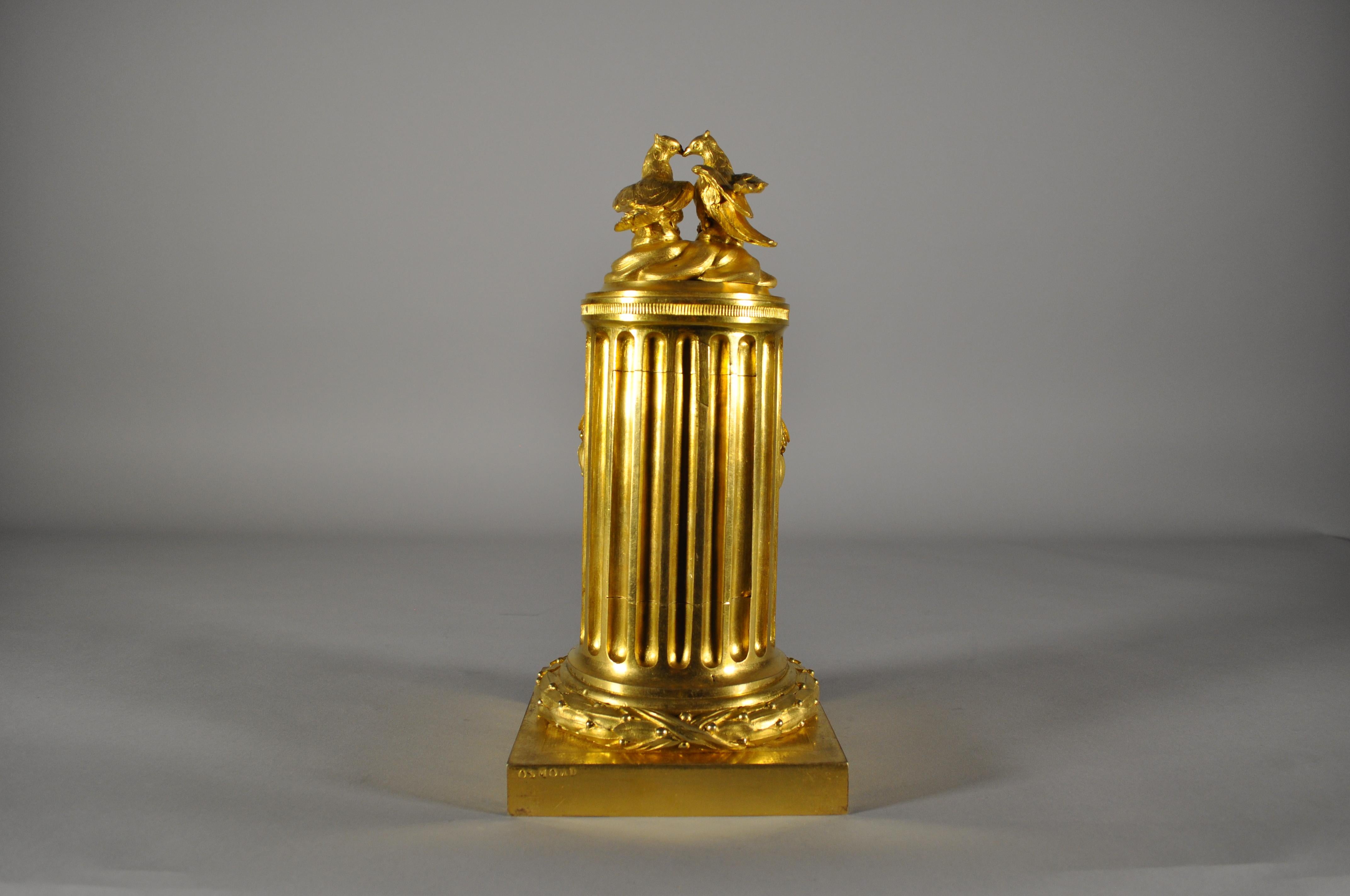 French Louis XVI table clock , gilt bronze column signed Osmond In Good Condition For Sale In Milano, IT