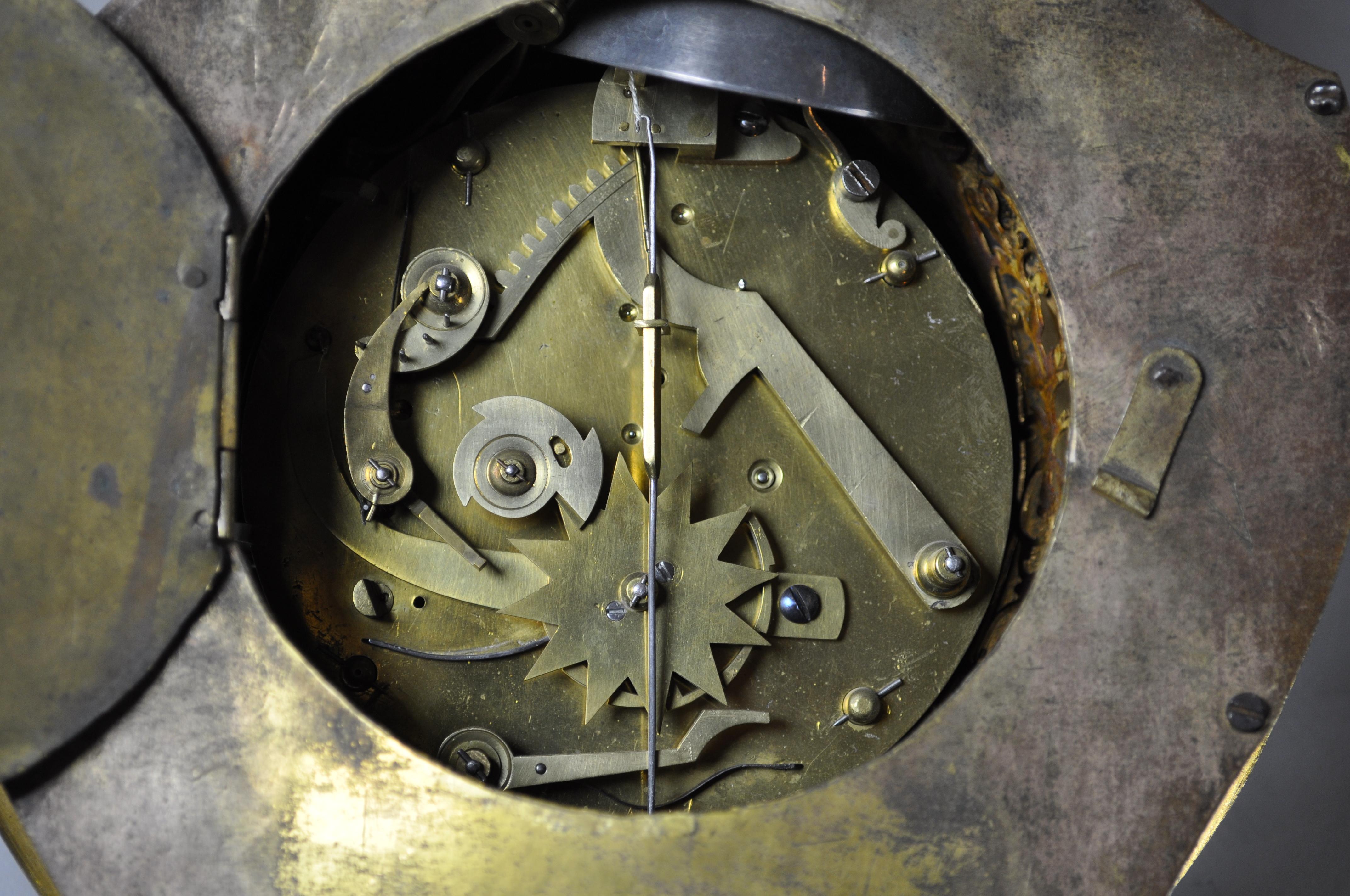 French Louis XV pendulum clock model cartel d'alcove gilt bronze. BEECKAERT, 1760 For Sale 4