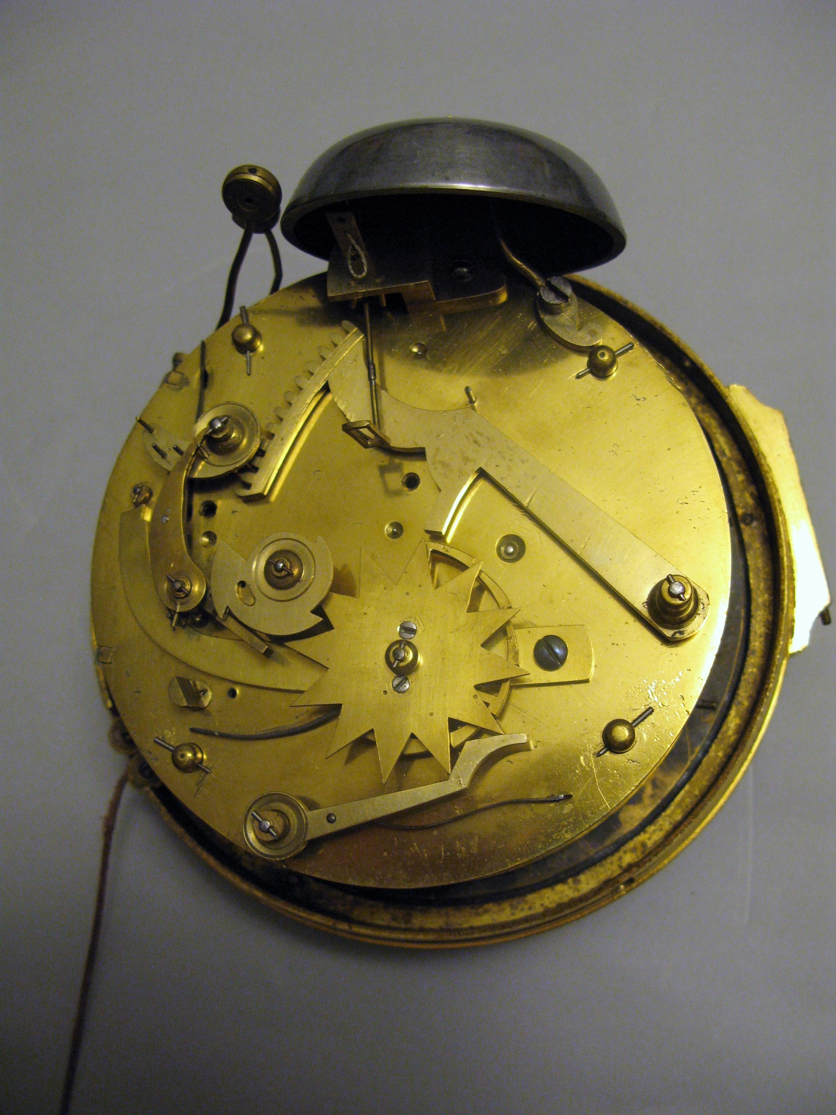 French Louis XV pendulum clock model cartel d'alcove gilt bronze. BEECKAERT, 1760 For Sale 6