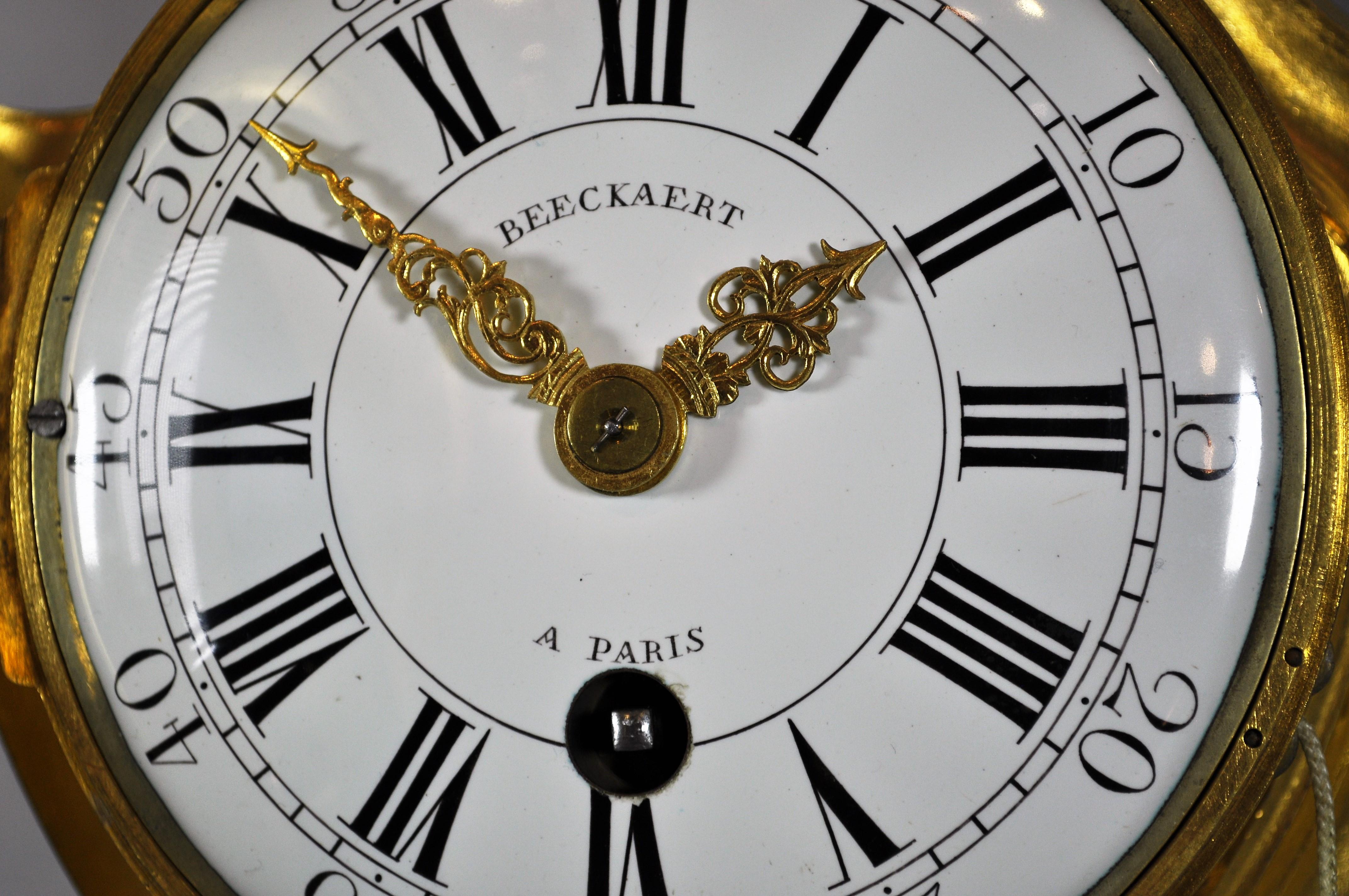 French Louis XV pendulum clock model cartel d'alcove gilt bronze. BEECKAERT, 1760 In Good Condition For Sale In Milano, IT