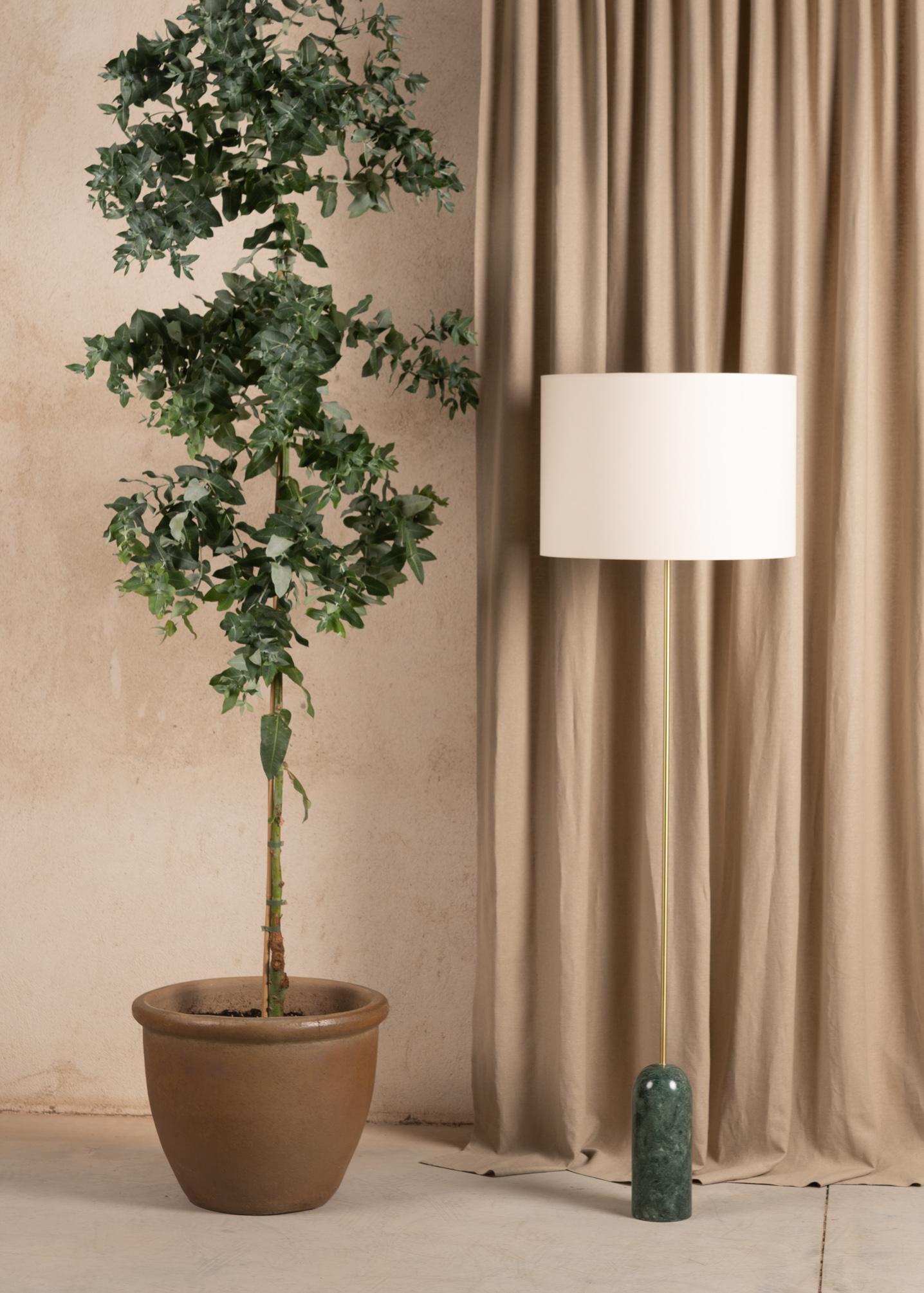 Pendolo Drum Green Marble Floor Lamp by Simone & Marcel
Dimensions: D 50 x W 50 x H 166 cm.
Materials: Brass, cotton and green marble.

Also available in different marble and alabaster options and finishes. Custom options available on request.