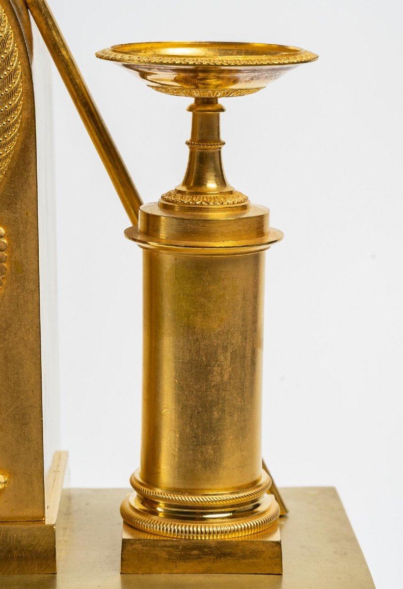 Pendulum aus vergoldeter Bronze – Allegorie der Göttin Hera – Restaurierung (Restauration) im Angebot