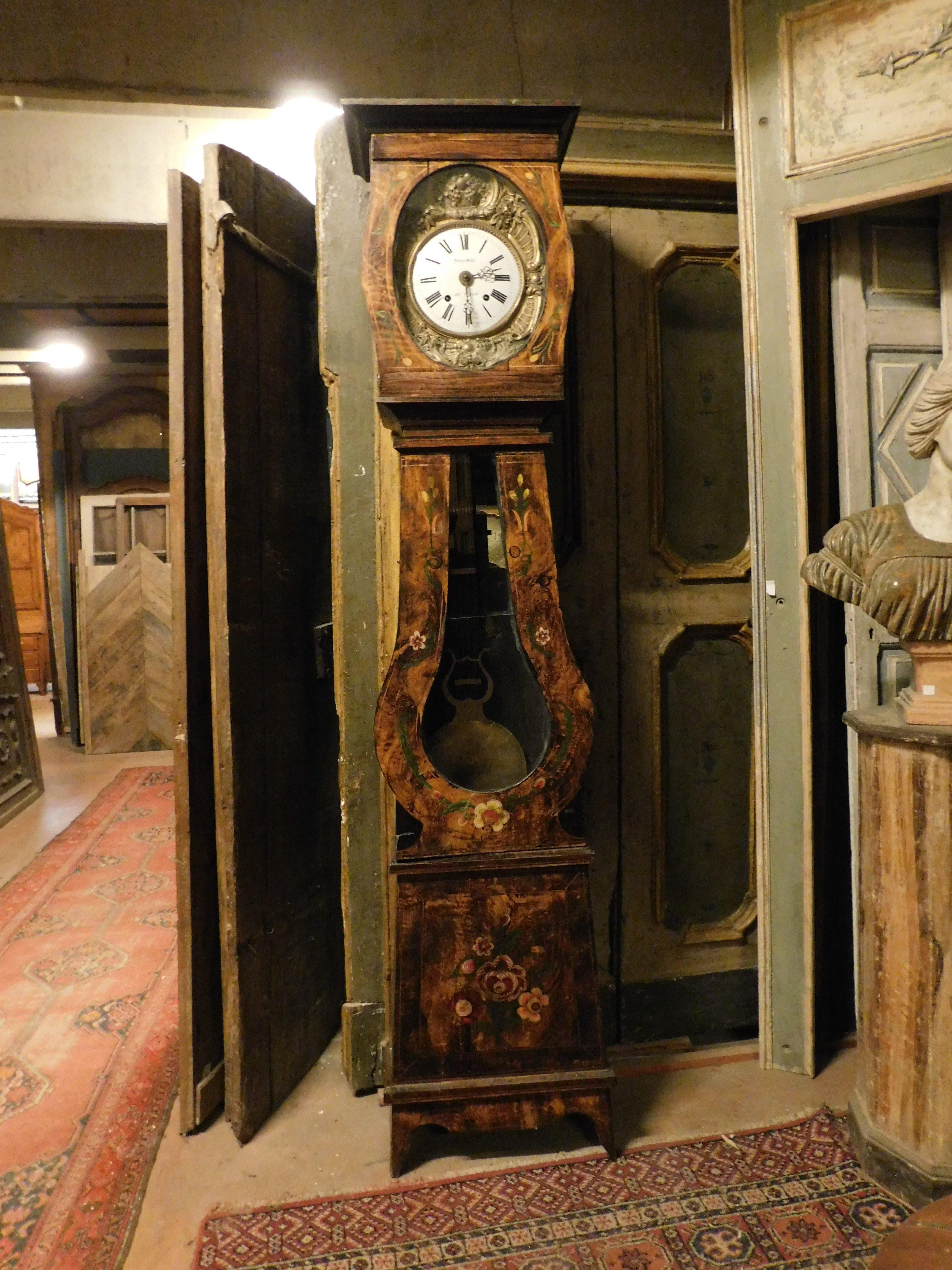 Peint à la main Horloge pendule, pendule de sol avec boîtier en bois laqué et peint, France en vente