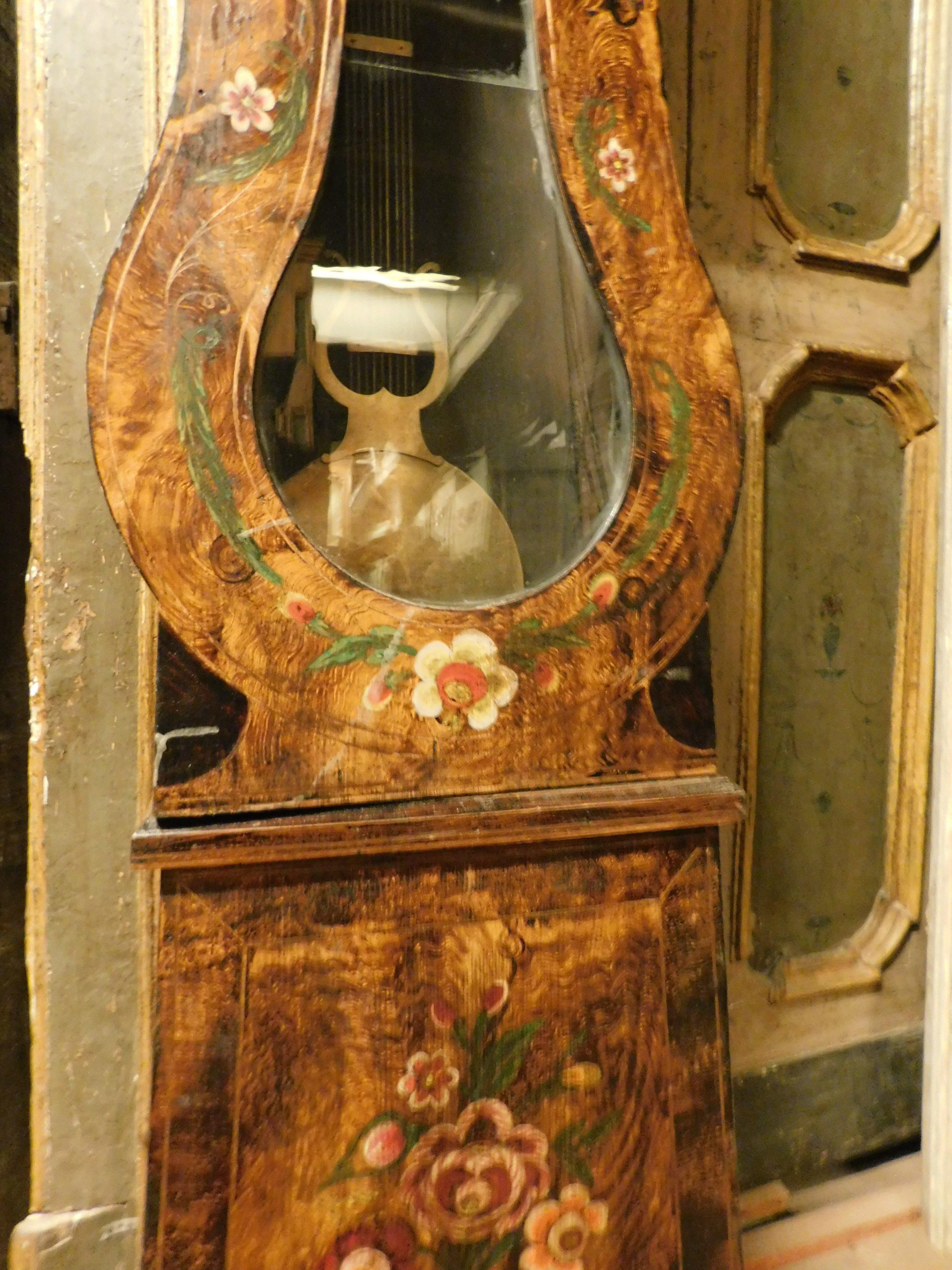 Noyer Horloge pendule, pendule de sol avec boîtier en bois laqué et peint, France en vente