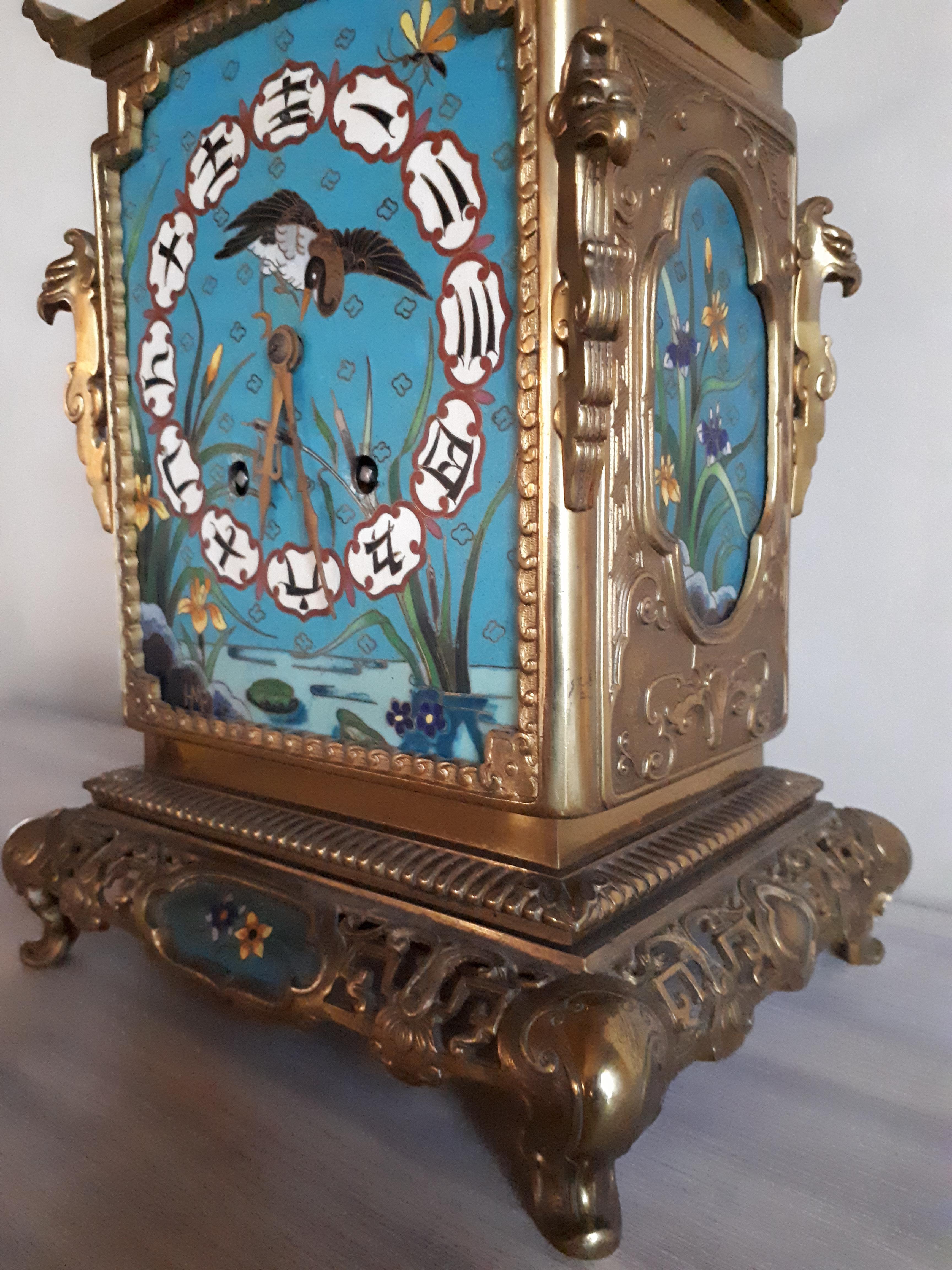 XIXe siècle Pendule en émail cloisonné et bronze doré, l'Escalier de Cristal en vente