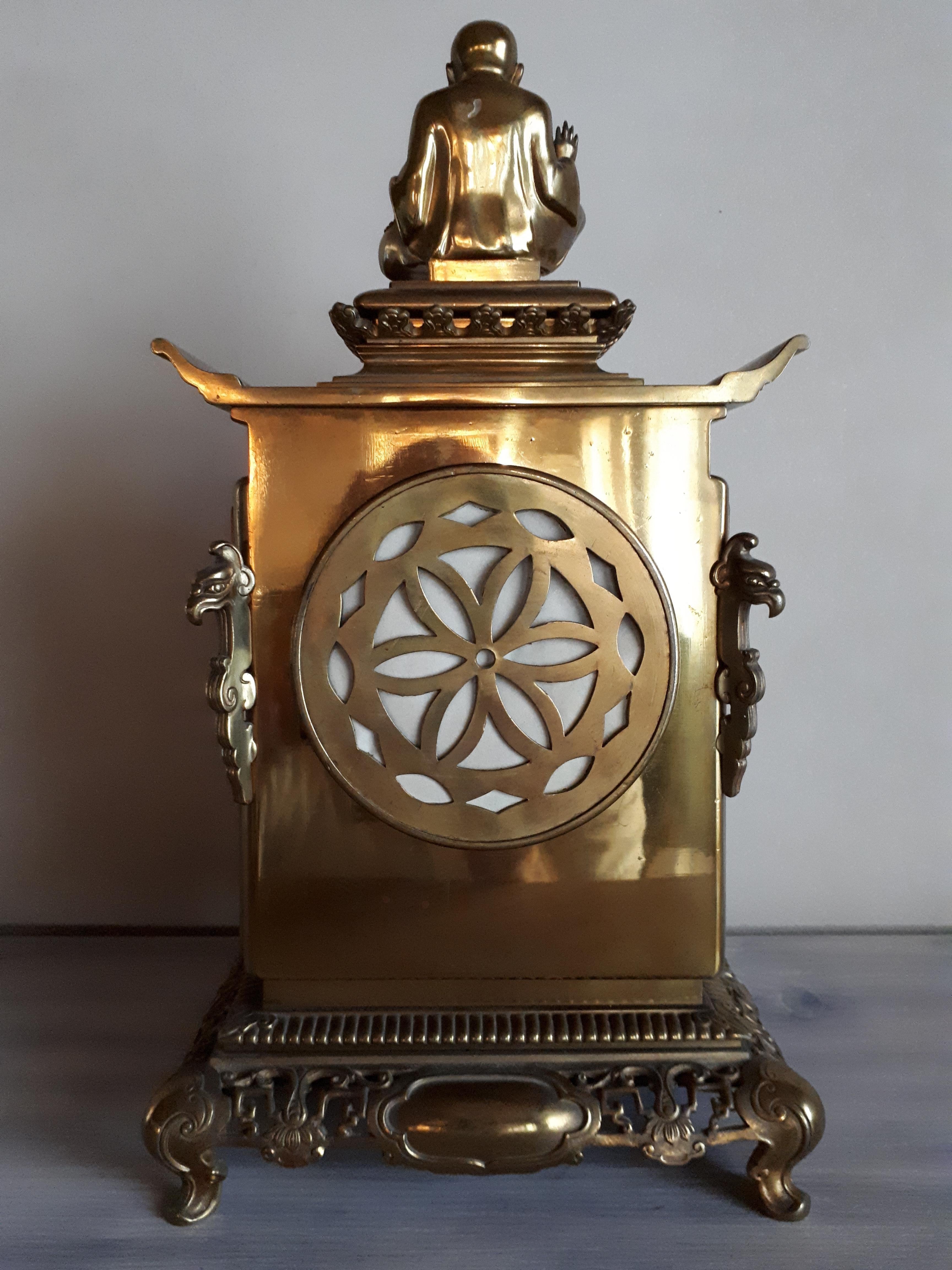 Bronze Pendule en émail cloisonné et bronze doré, l'Escalier de Cristal en vente