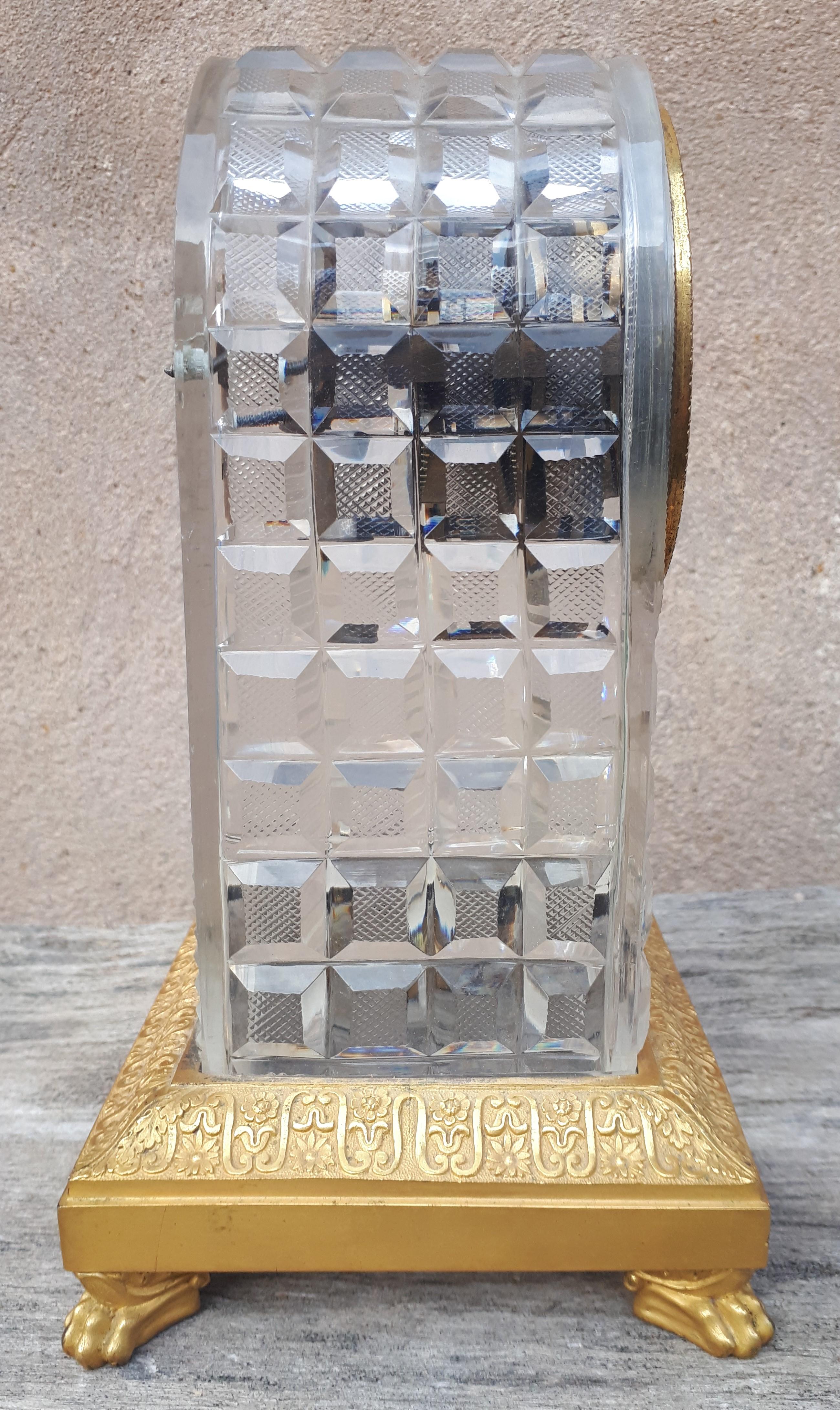 Doré Pendule en cristal et bronze, signée Lepaute à Paris, l'Escalier De Cristal en vente