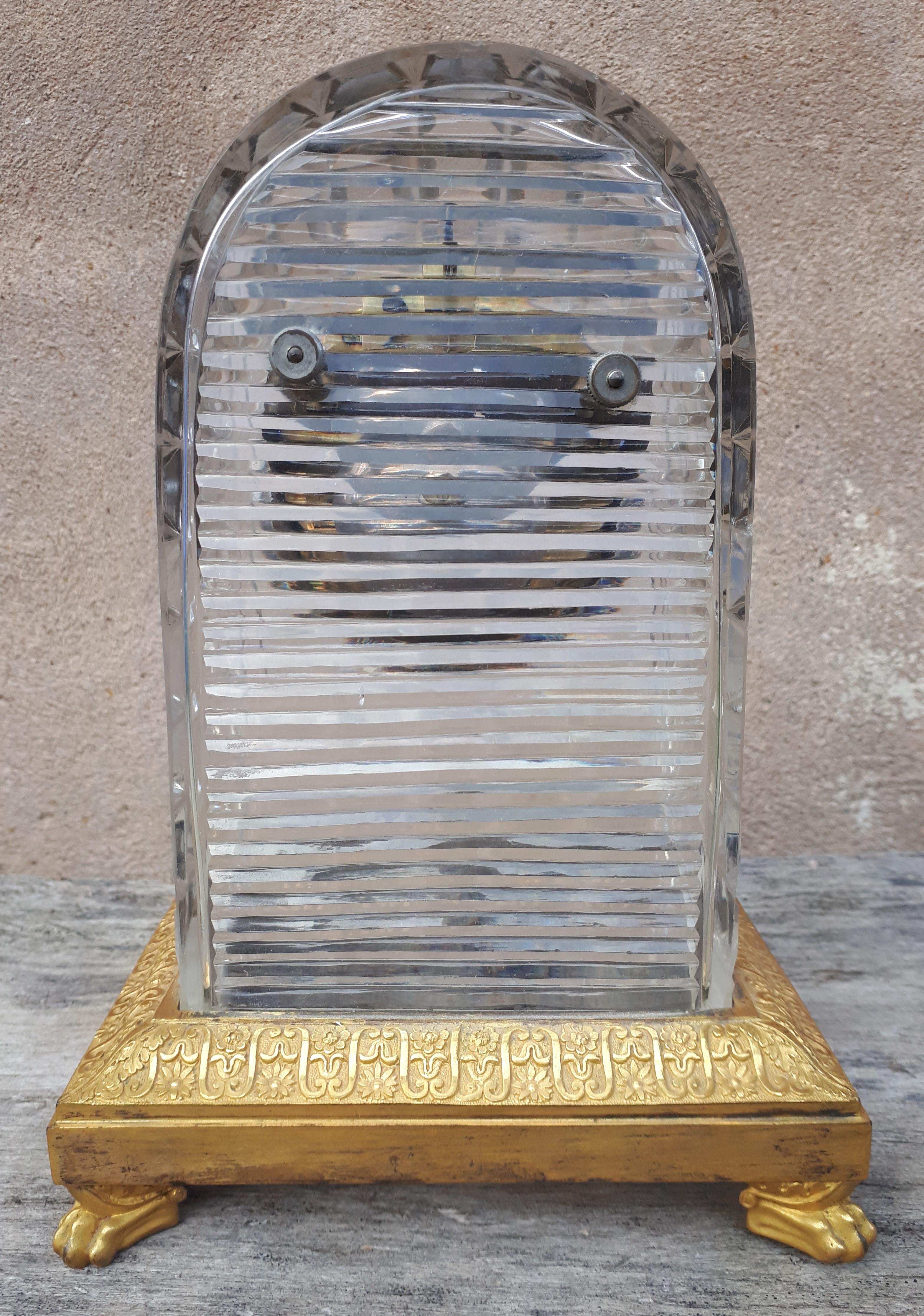 Pendule en cristal et bronze, signée Lepaute à Paris, l'Escalier De Cristal Bon état - En vente à Saverne, Grand Est