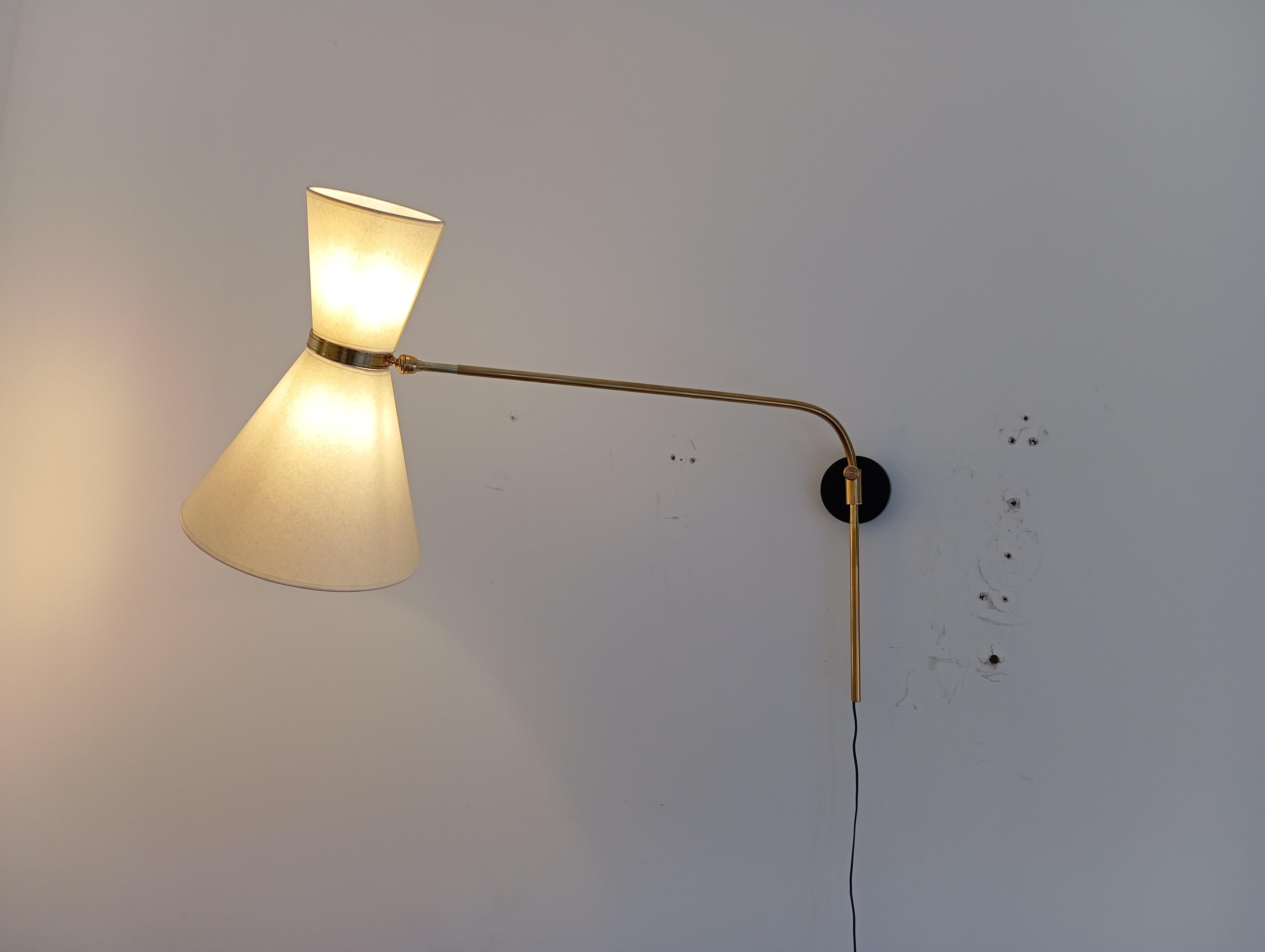 Lámpara de pared pendular Maison Lunel, hacia 1950 en Excelente estado para la venta en Saint-Ouen, FR