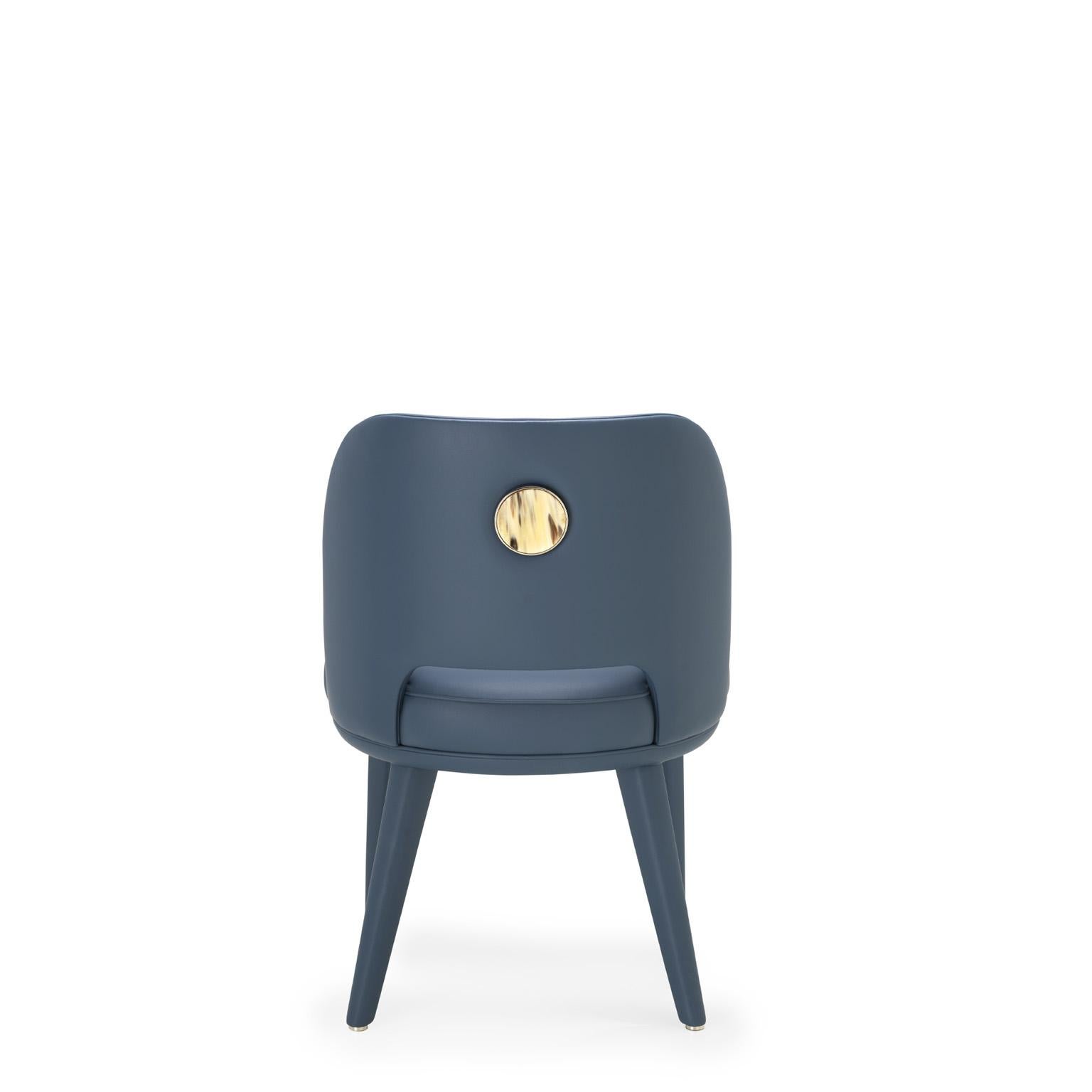 Penelope-Stuhl aus blauem Tosca-Leder mit Details in Corno Italiano, Mod. 4430SC (Handgefertigt) im Angebot