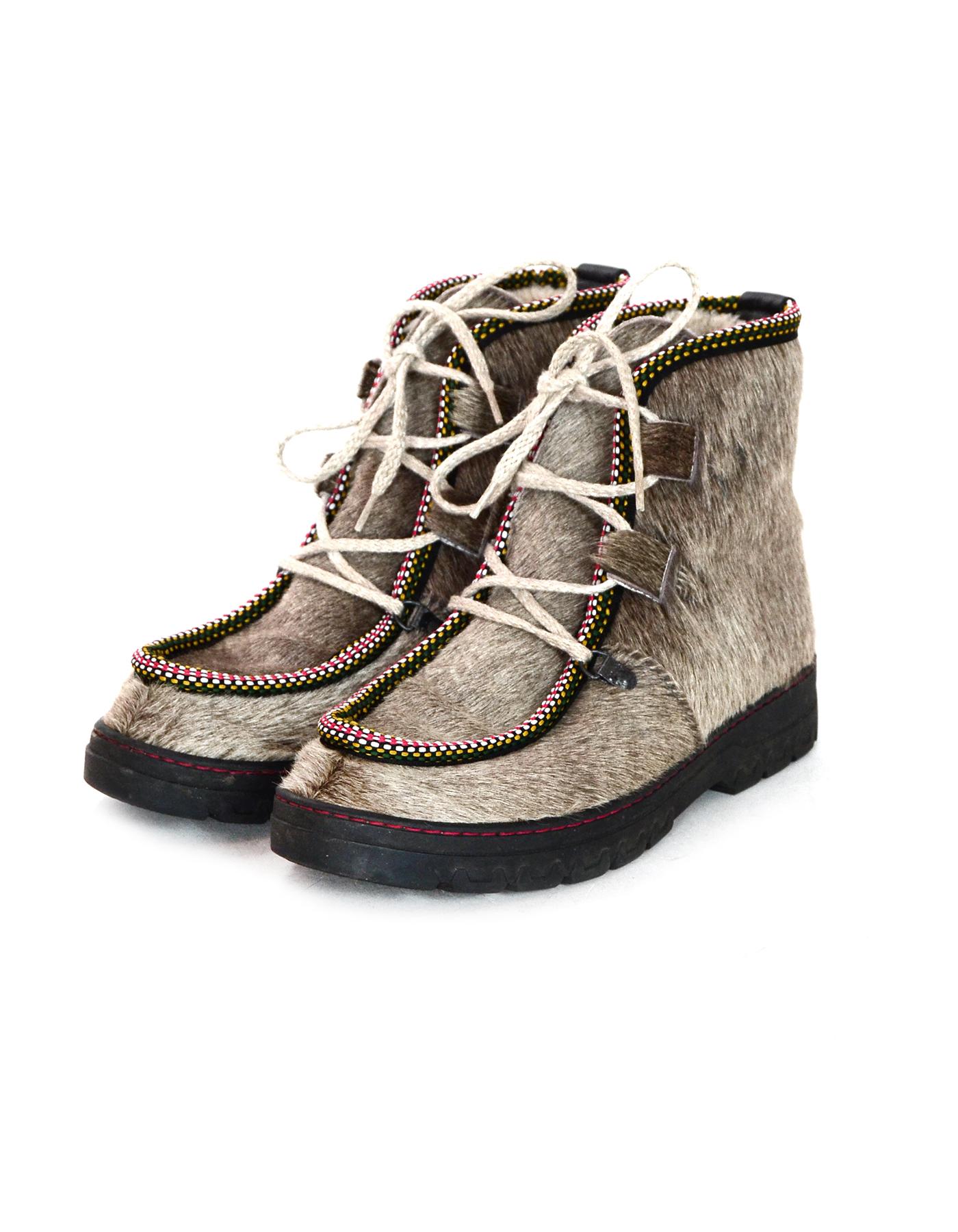 Penelope Chilvers Taupe Calf Hair Bootie W/ Shearling Lining & Multicolor Trim Sz 39

Color: Taupe grey
Hardware: Silvertone
Materials: Calf hair and shealing
Closure/Opening:  Lace up 
Overall Condition: Excellent pre-owned condition with exception