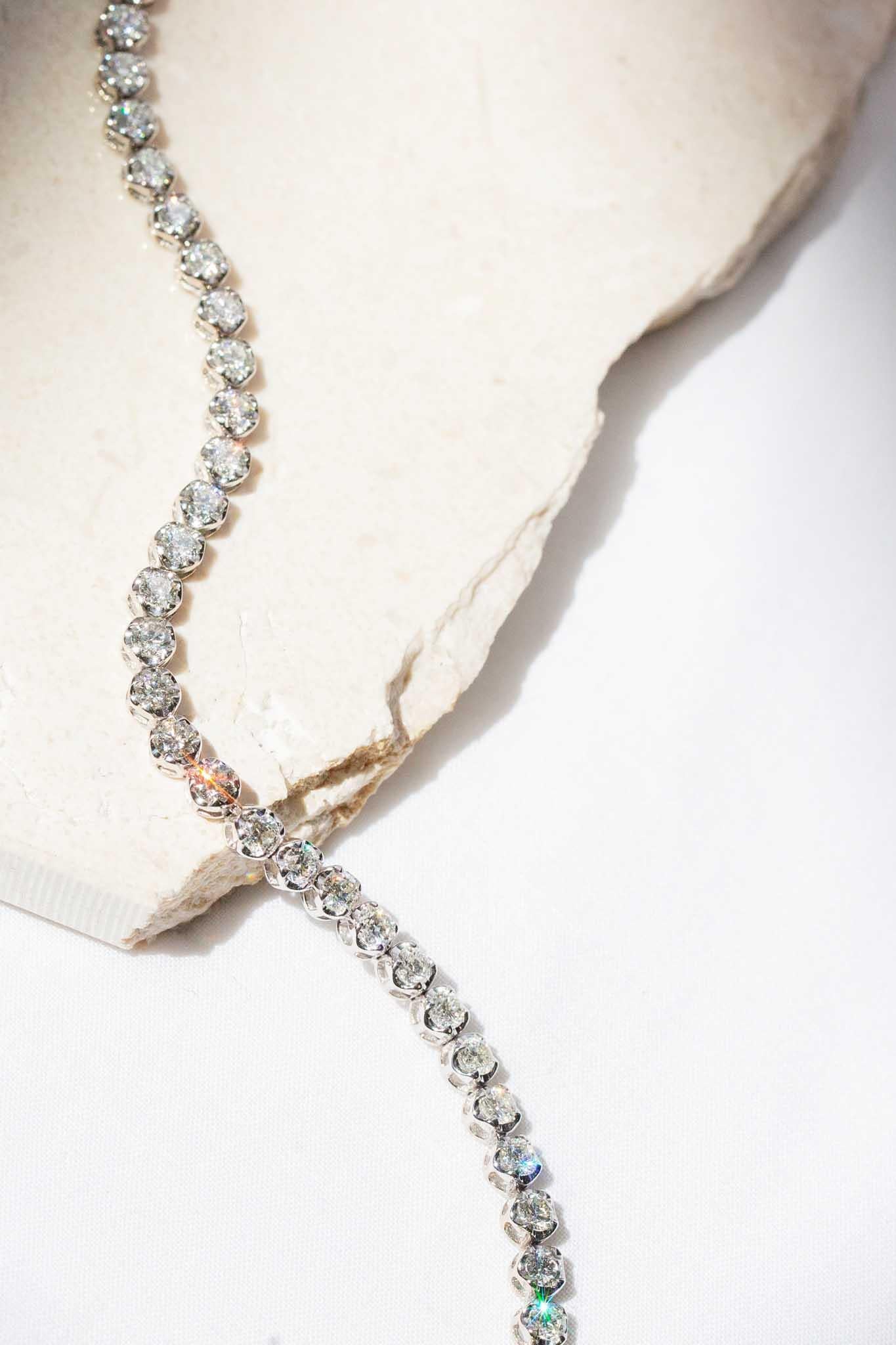 Contemporary 4.50ct Round Brilliant Diamond Tennis Bracelet 18 Carat White Gold For Sale 12