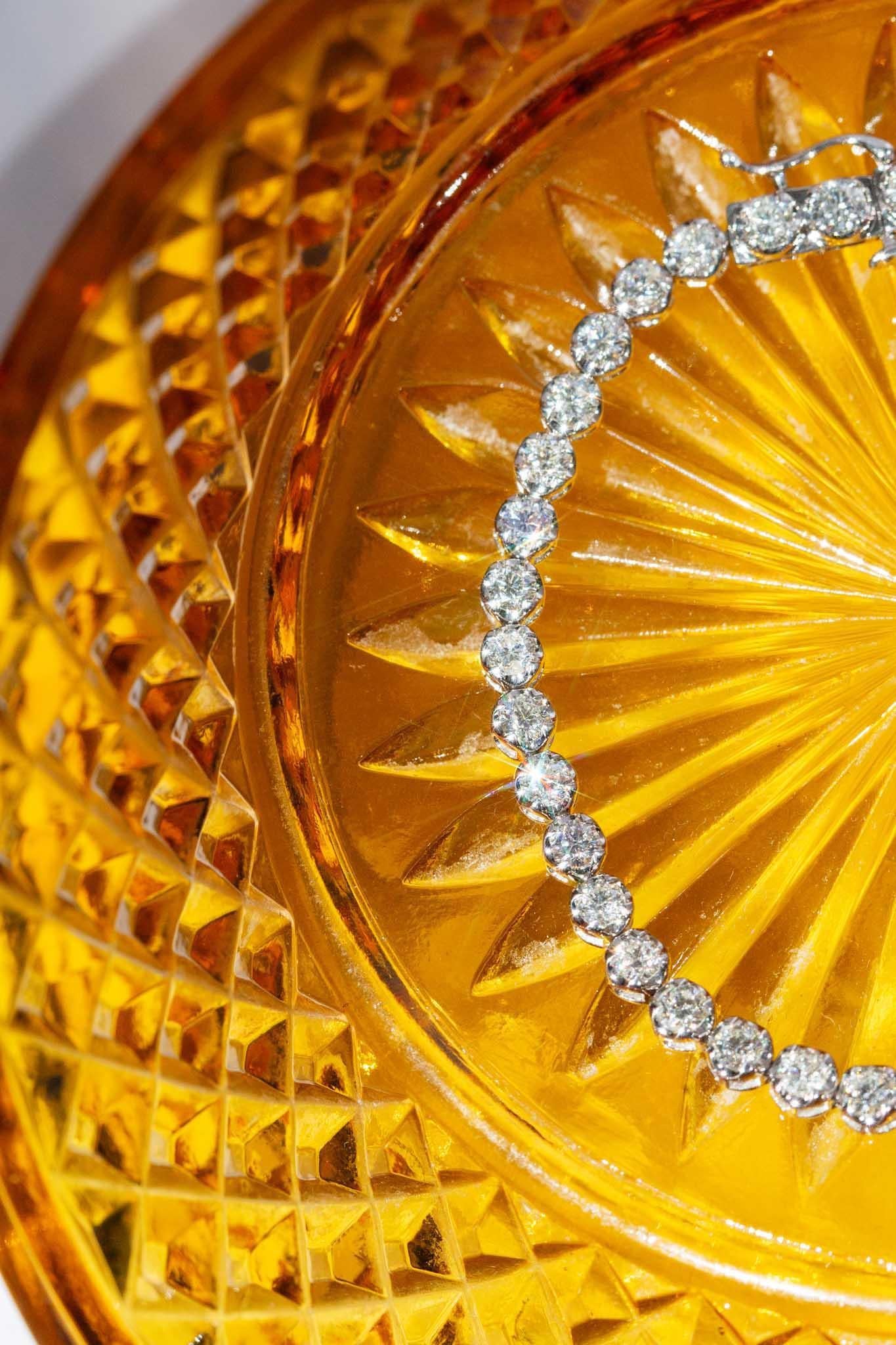 Contemporary 4.50ct Round Brilliant Diamond Tennis Bracelet 18 Carat White Gold In Good Condition For Sale In Hamilton, AU