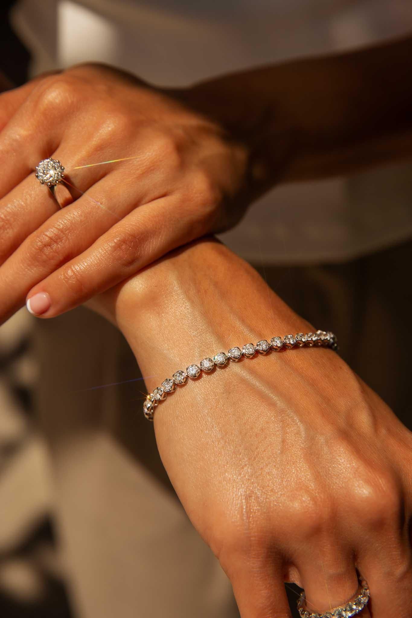 Contemporary 4.50ct Round Brilliant Diamond Tennis Bracelet 18 Carat White Gold For Sale 2
