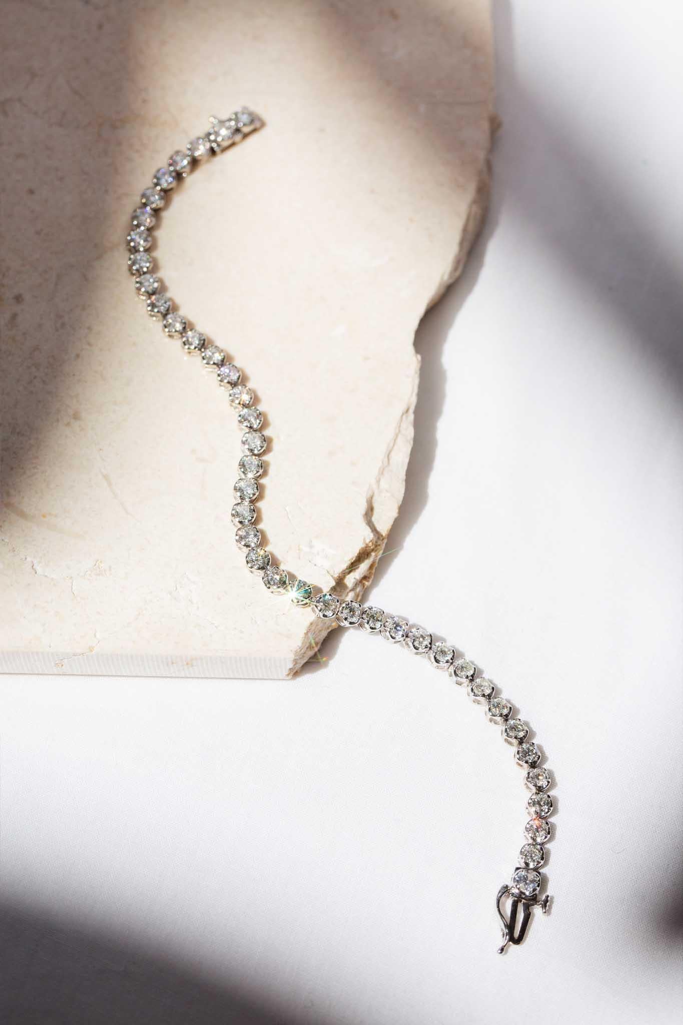 Contemporary 4.50ct Round Brilliant Diamond Tennis Bracelet 18 Carat White Gold For Sale 3