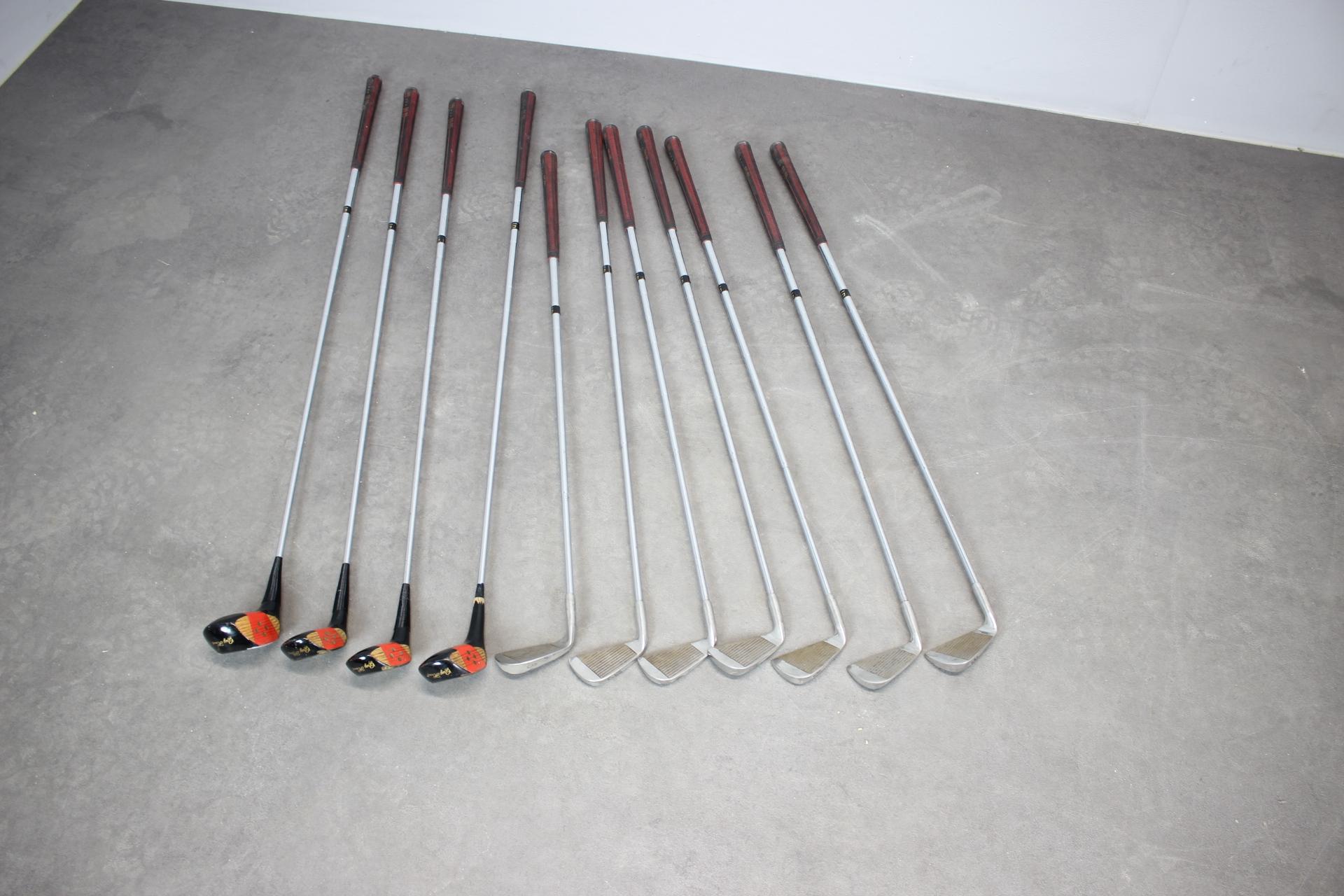 Penfold British Rolling Cart Golftasche aus den 1960er Jahren - Set aus Holzeisen und für im Angebot 9