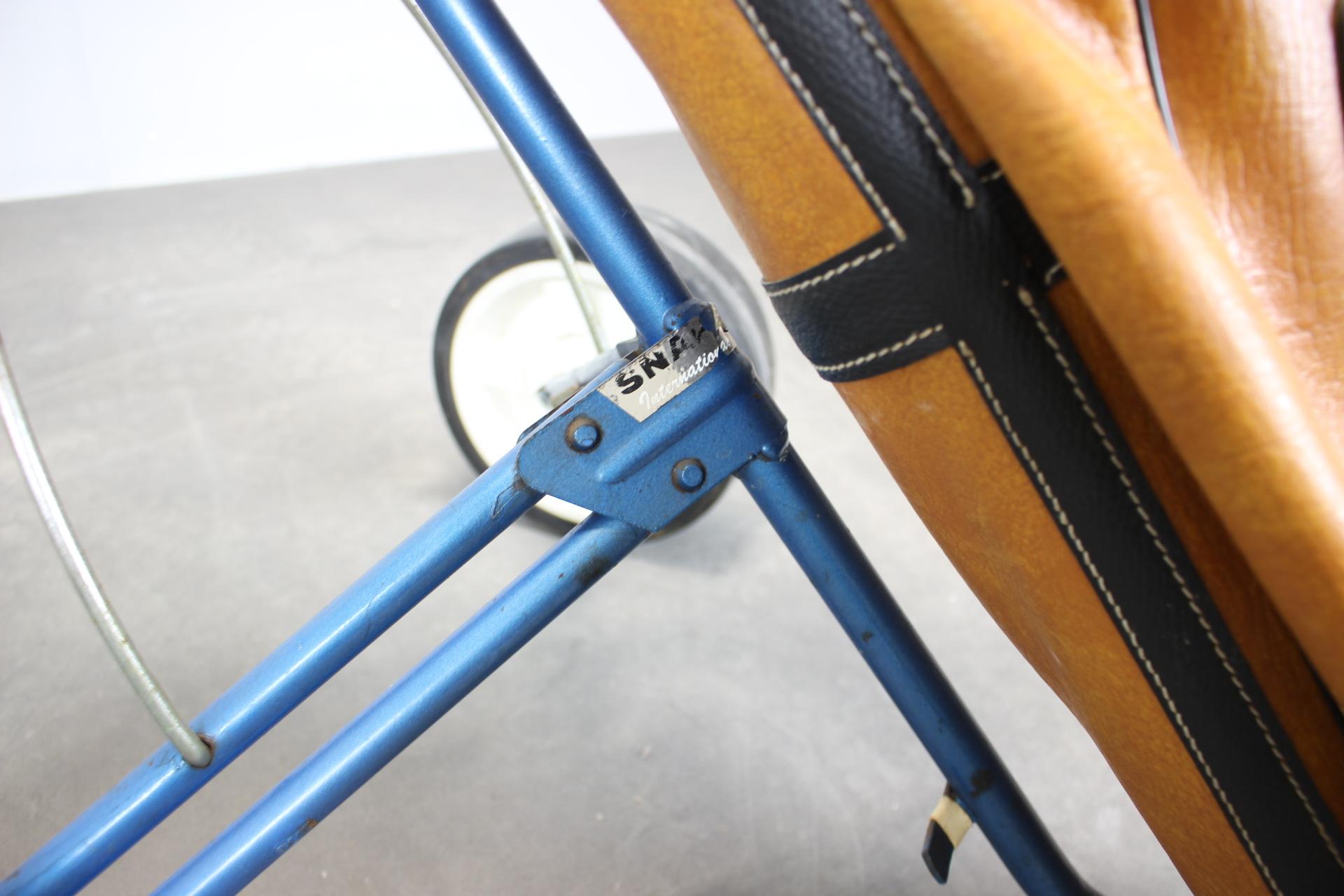 Penfold British Rolling Cart Golftasche aus den 1960er Jahren - Set aus Holzeisen und für (Mitte des 20. Jahrhunderts) im Angebot