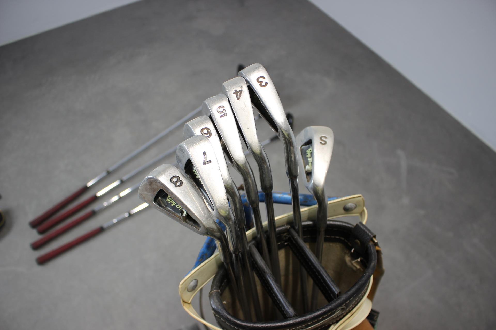 Penfold British Rolling Cart Golftasche aus den 1960er Jahren - Set aus Holzeisen und für im Angebot 2