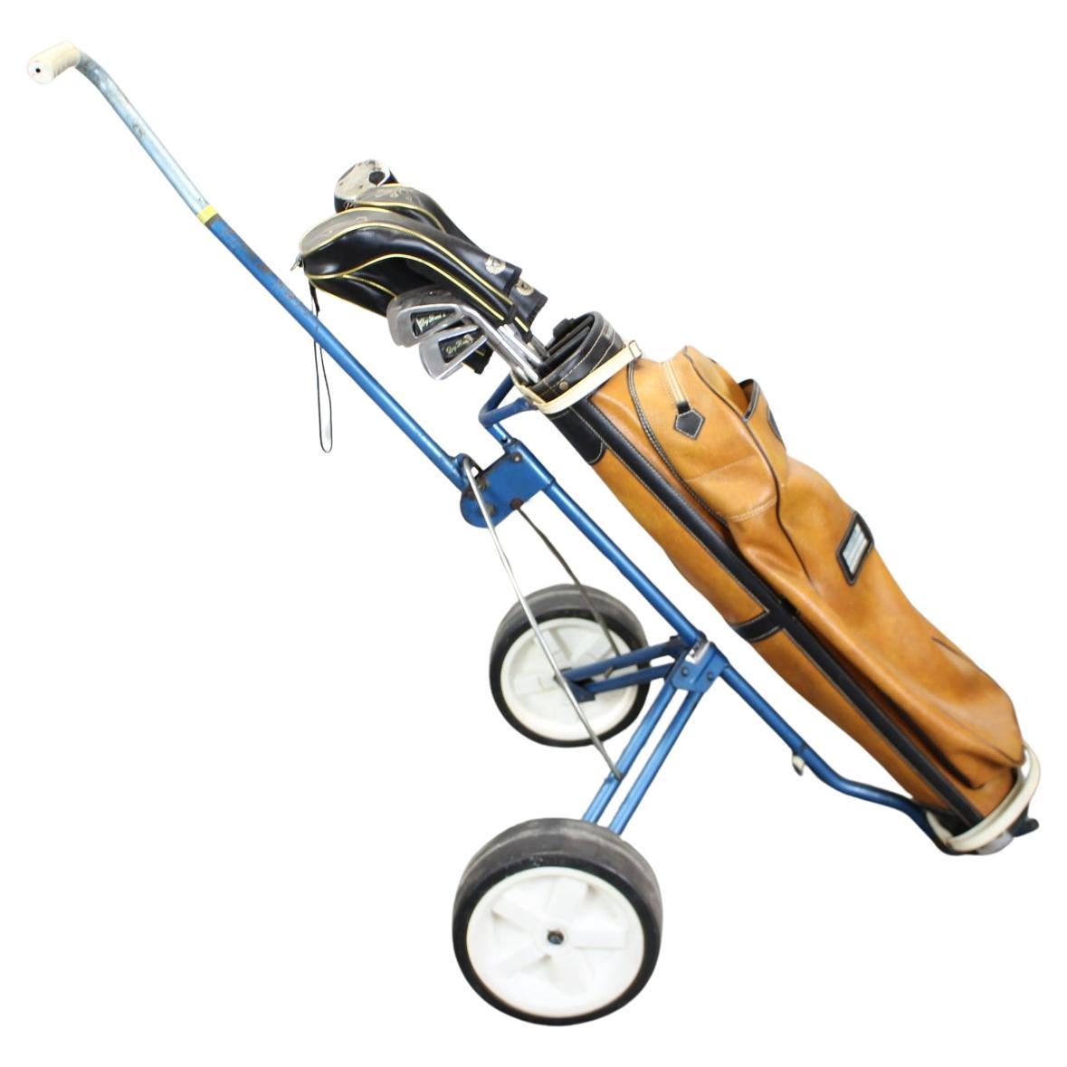 Penfold British Rolling Cart Golftasche aus den 1960er Jahren - Set aus Holzeisen und für