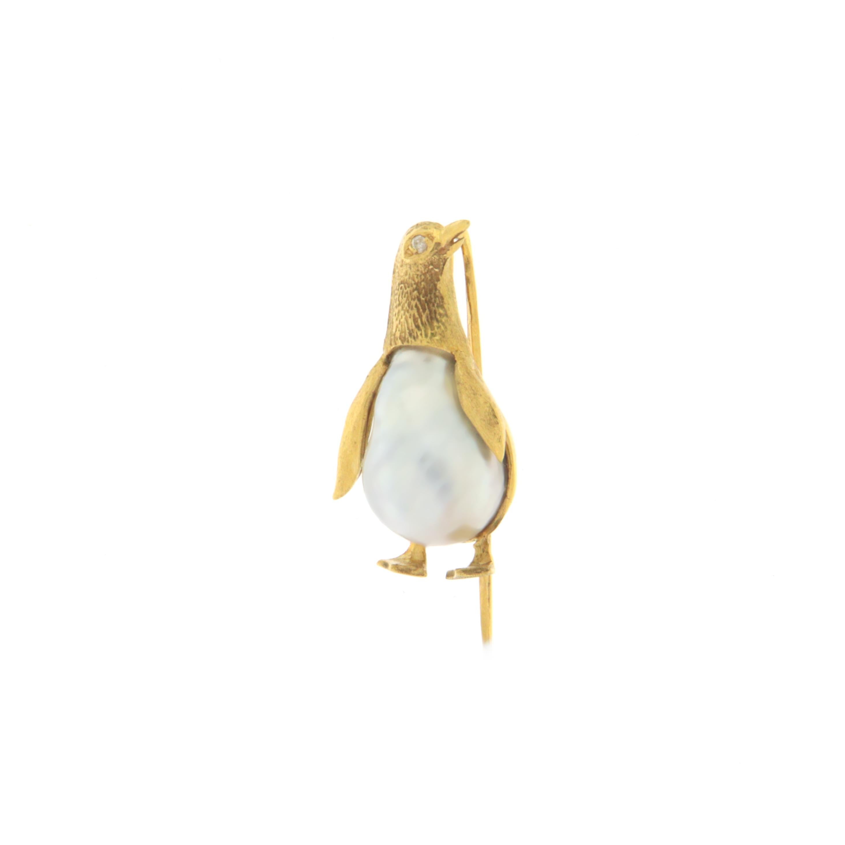 Brilliant Cut Penguin 18 Karat Yellow Gold Diamond Pearl Penguin Brooch