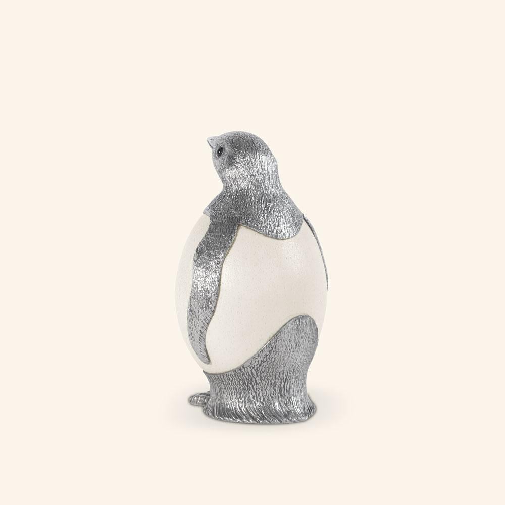 Penguin von Alcino, Silberschmiedeeisen, handgefertigt aus Sterlingsilber mit Straußenei (Portugiesisch) im Angebot