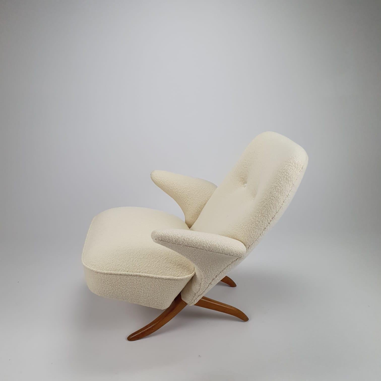 Painted Penguin Chair by Theo Ruth for Artifort, 1950s For Sale