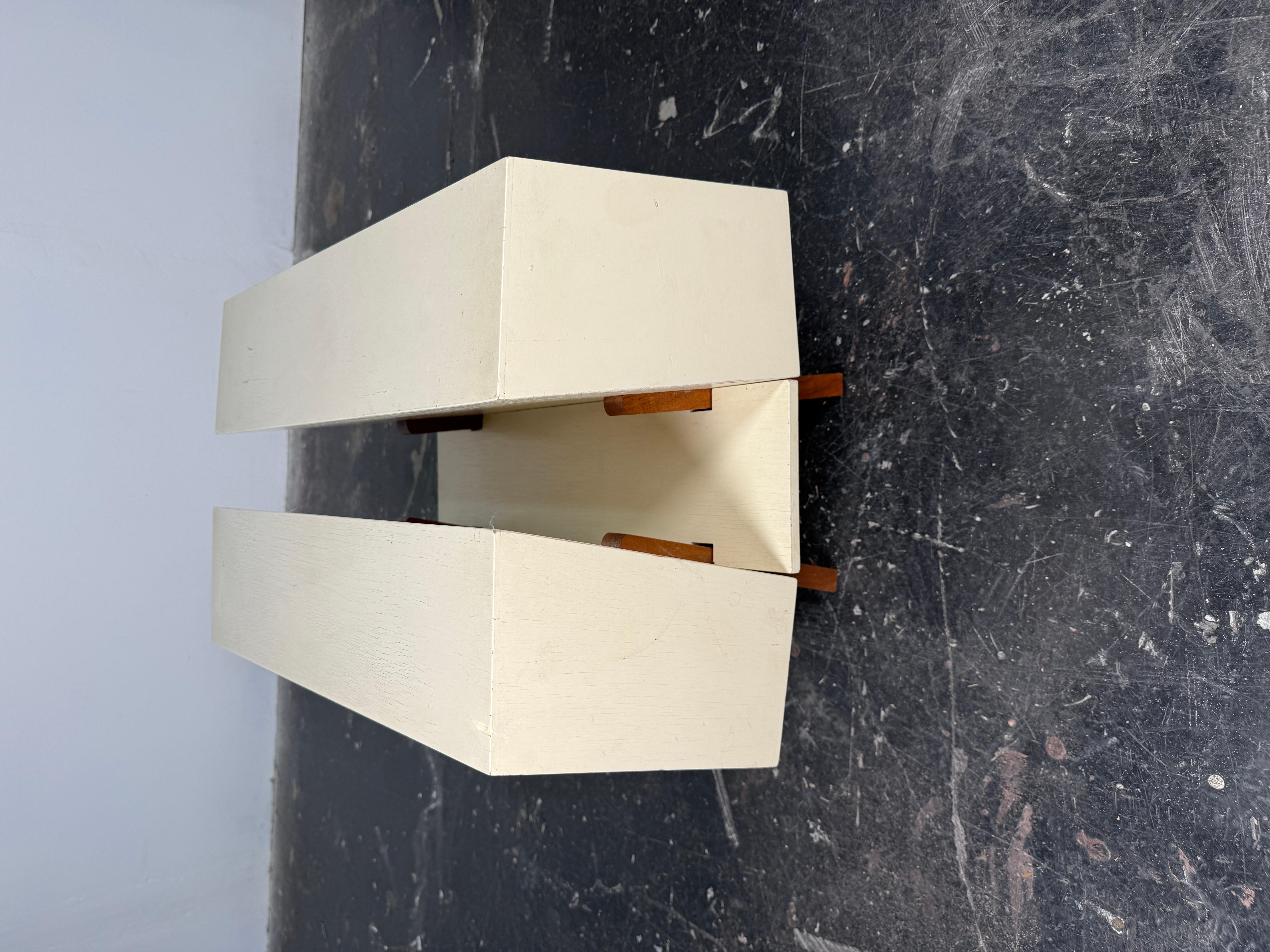 Penguin Donkey Mark 2 Bookcase by Ernest Race for Isokon, 1963 For Sale 5