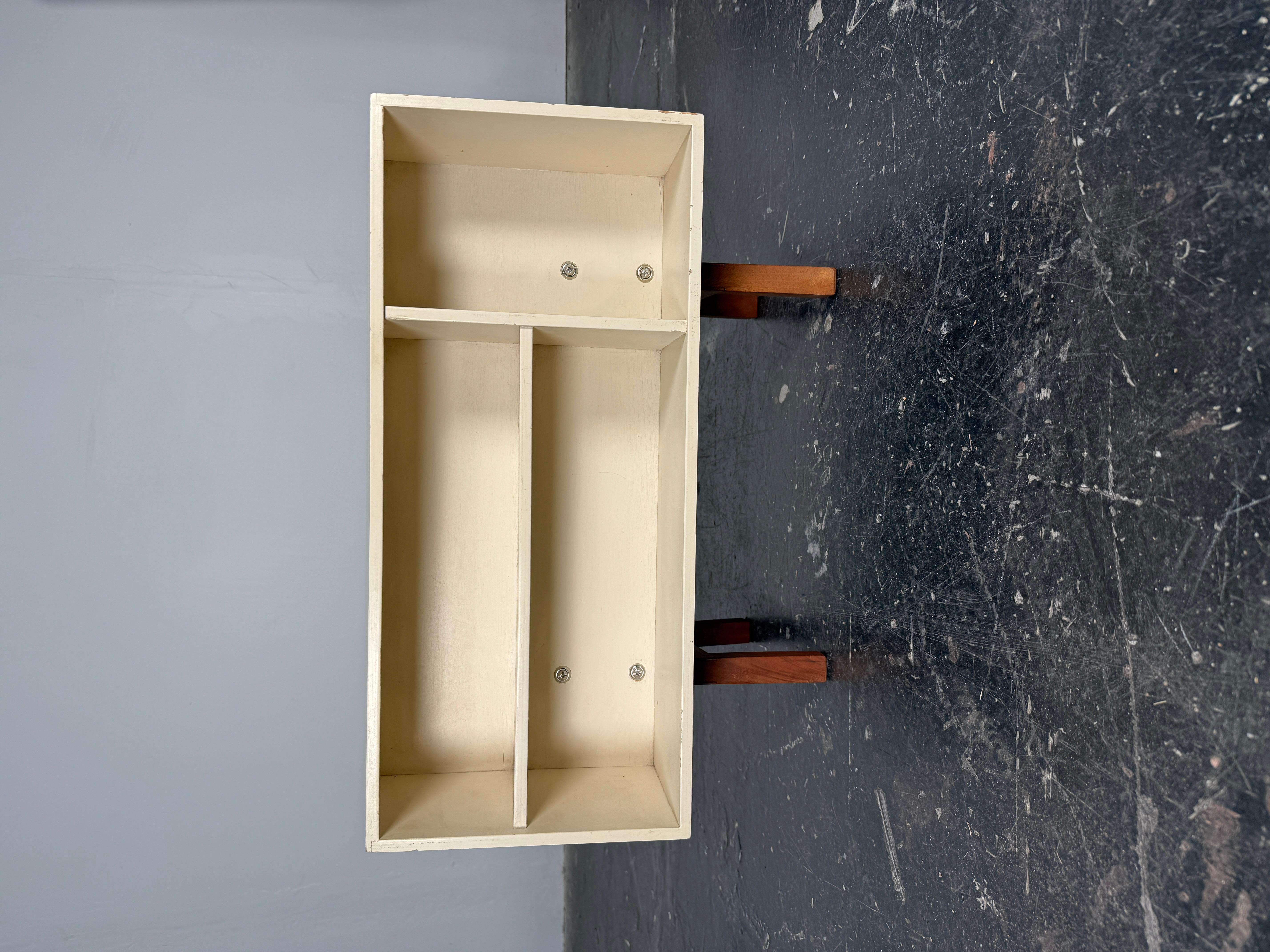 Lacquered Penguin Donkey Mark 2 Bookcase by Ernest Race for Isokon, 1963 For Sale