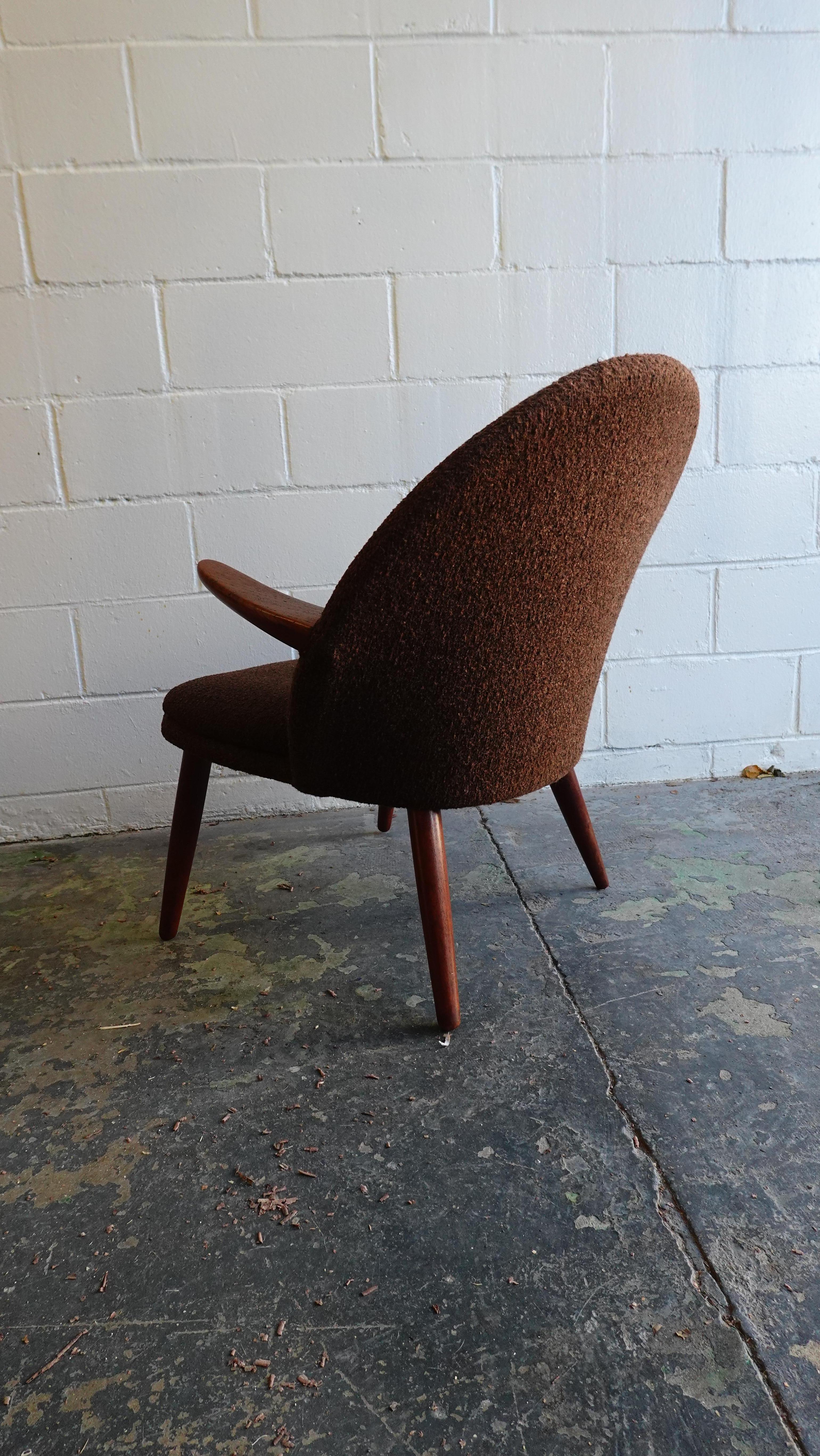 'Penguin' Easy Chair by Kurt Olsen in Teak & Wool for Gloastrup Møbelfabrik In Excellent Condition For Sale In Brooklyn, NY