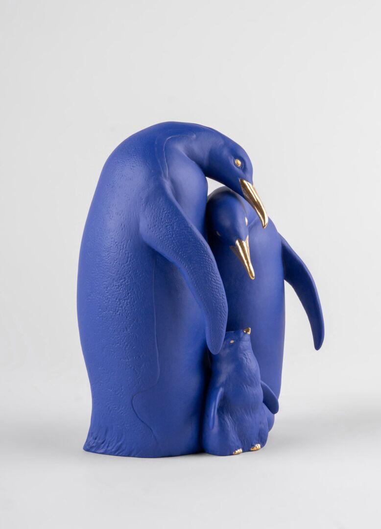 Lladró Penguin Family Sculpture, Limited Edition, Blue and Gold For Sale 1