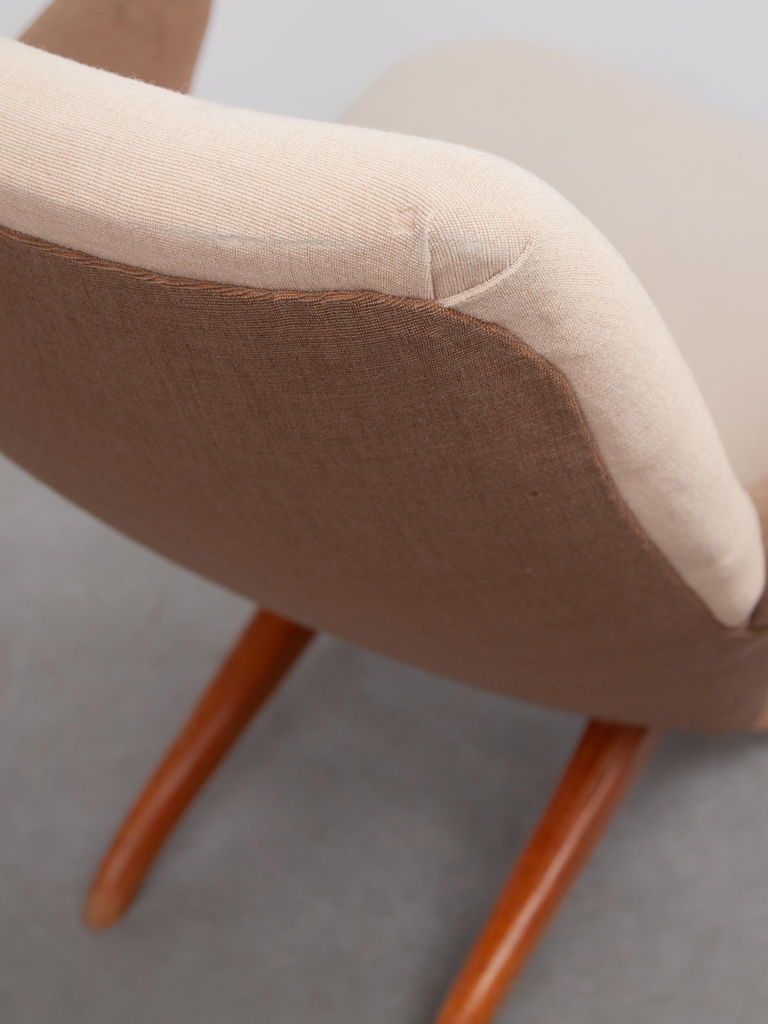 Penguin Lounge Arm Chair by Theo Ruth for Dutch Manufacturer Artifort For Sale 5