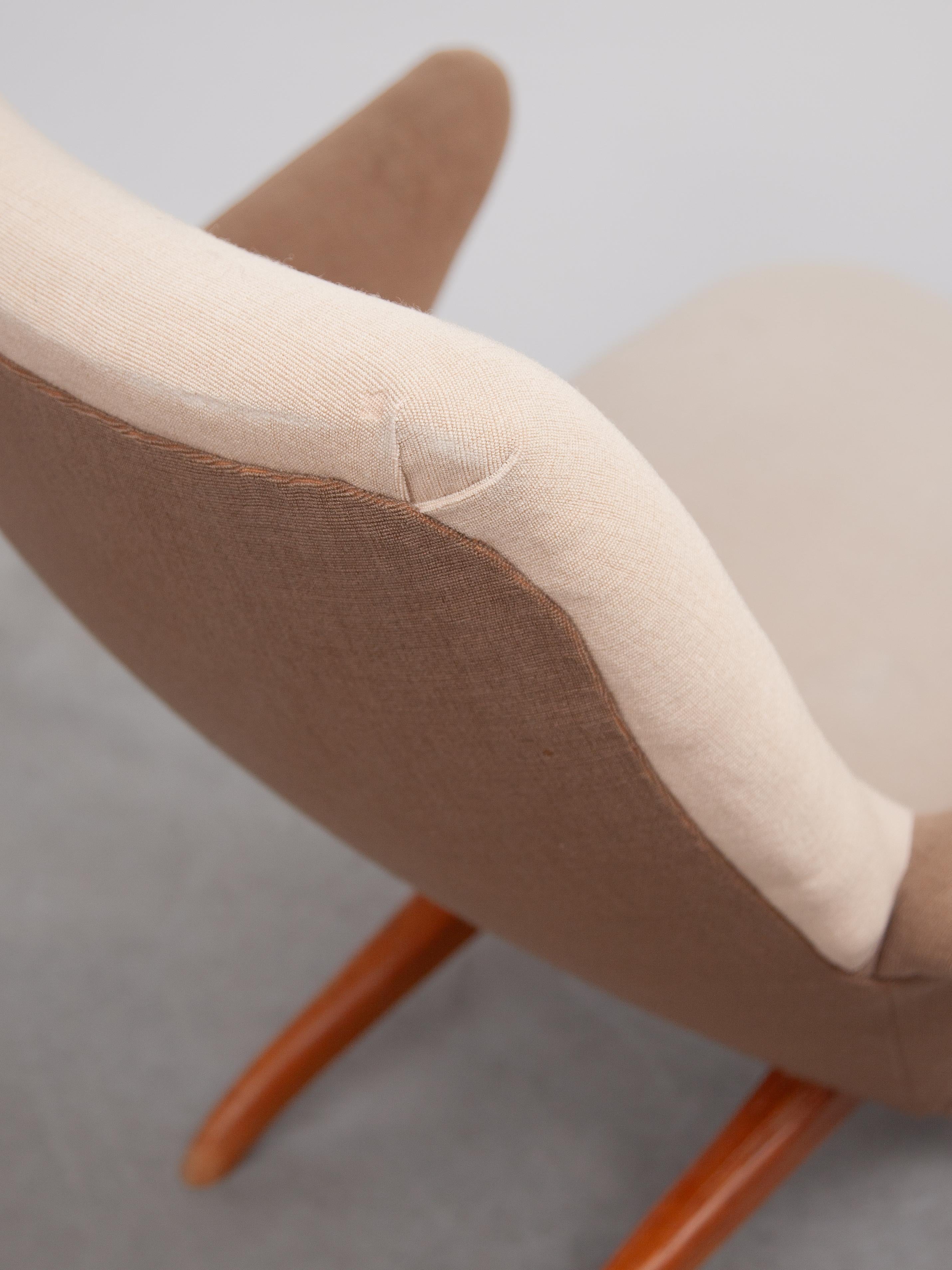 Penguin Lounge Arm Chair by Theo Ruth for Dutch Manufacturer Artifort For Sale 6