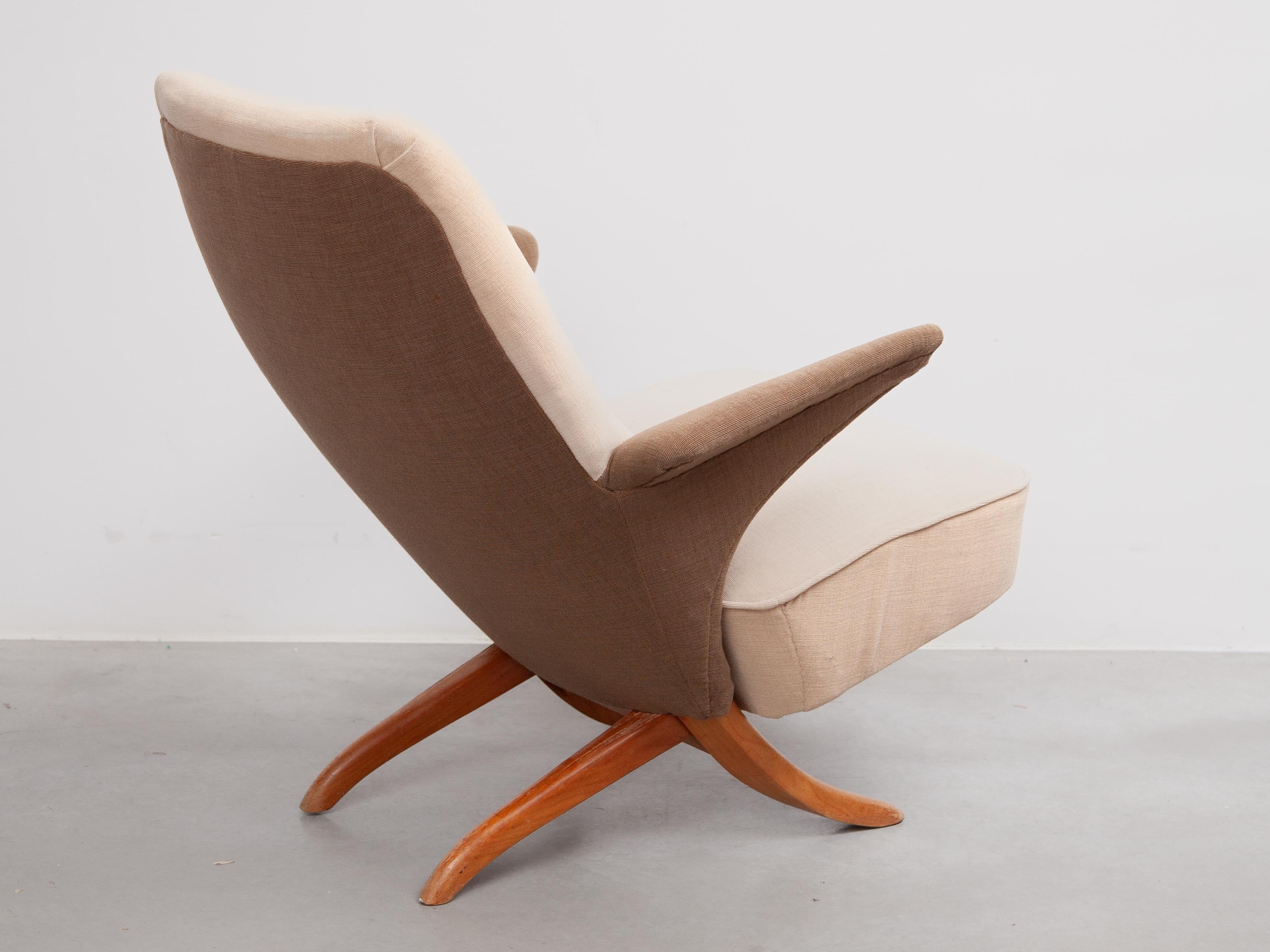 Hand-Crafted Penguin Lounge Arm Chair by Theo Ruth for Dutch Manufacturer Artifort For Sale